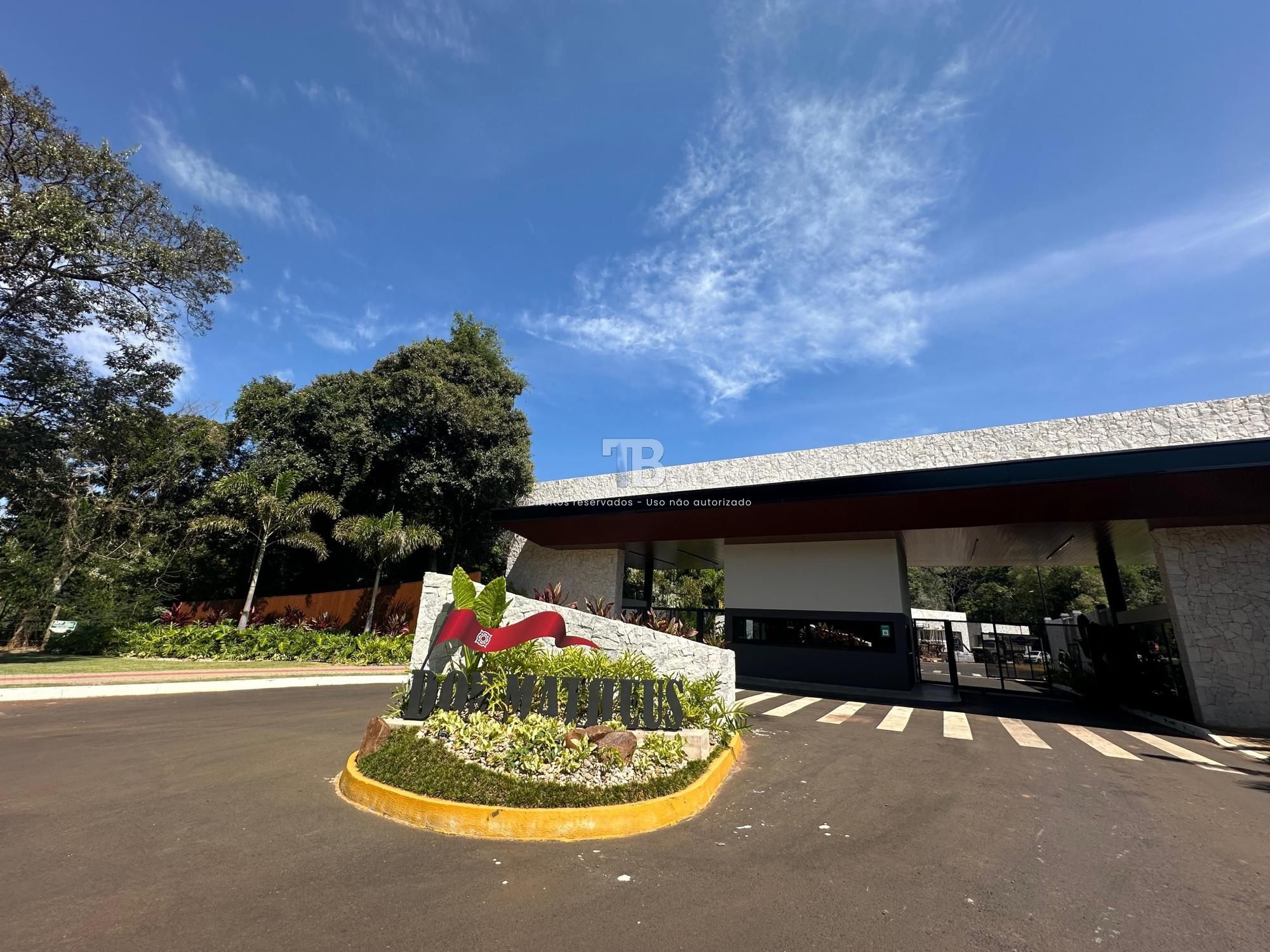 Terreno em condomínio fechado com 917,70m²