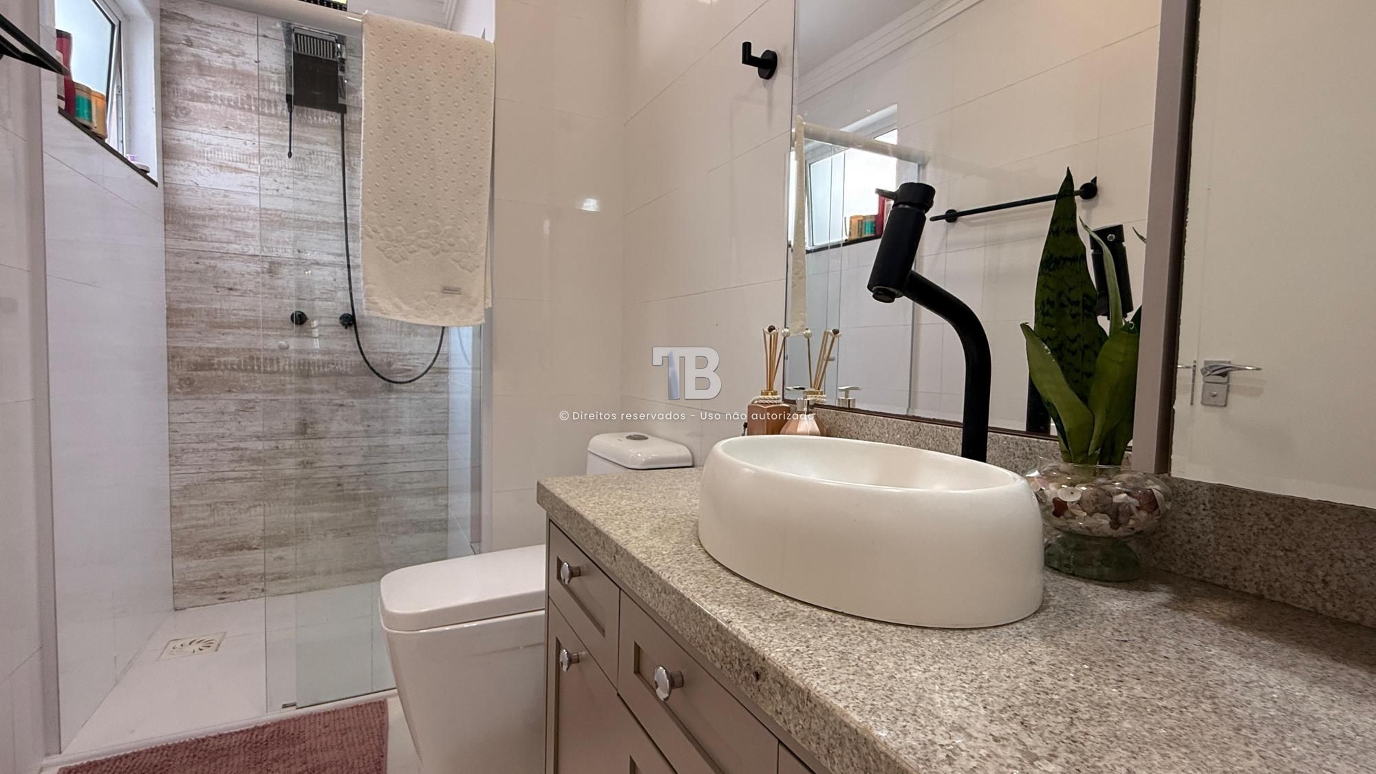 Casa Mobiliada à Venda