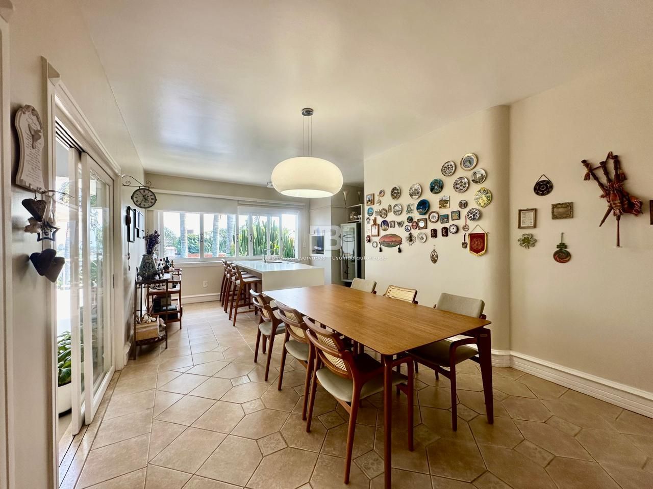 Casa Semimobiliada com 3 Suítes