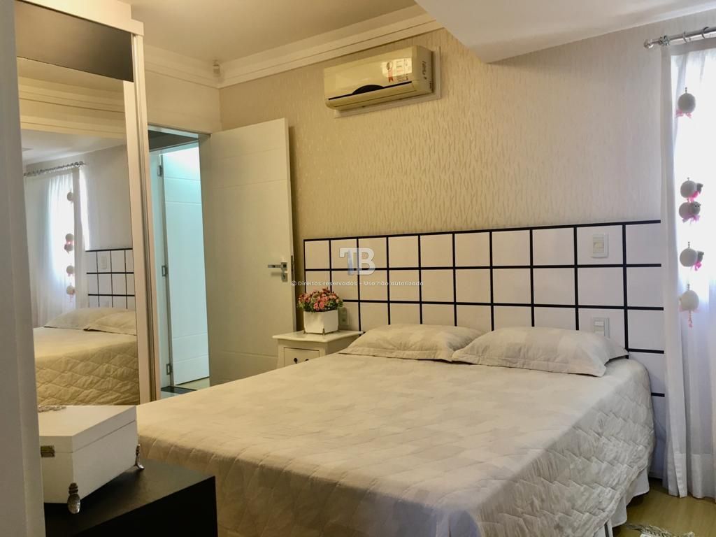 Casa semimobiliada com 3 suítes