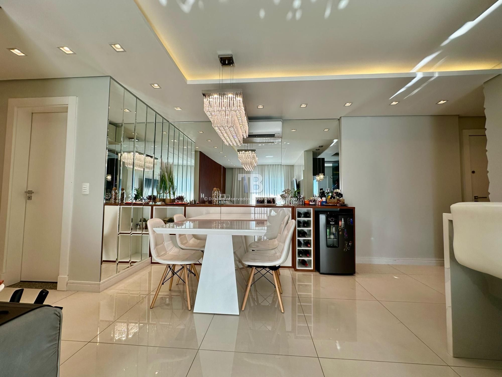 Apartamento Semimobiliado à Venda