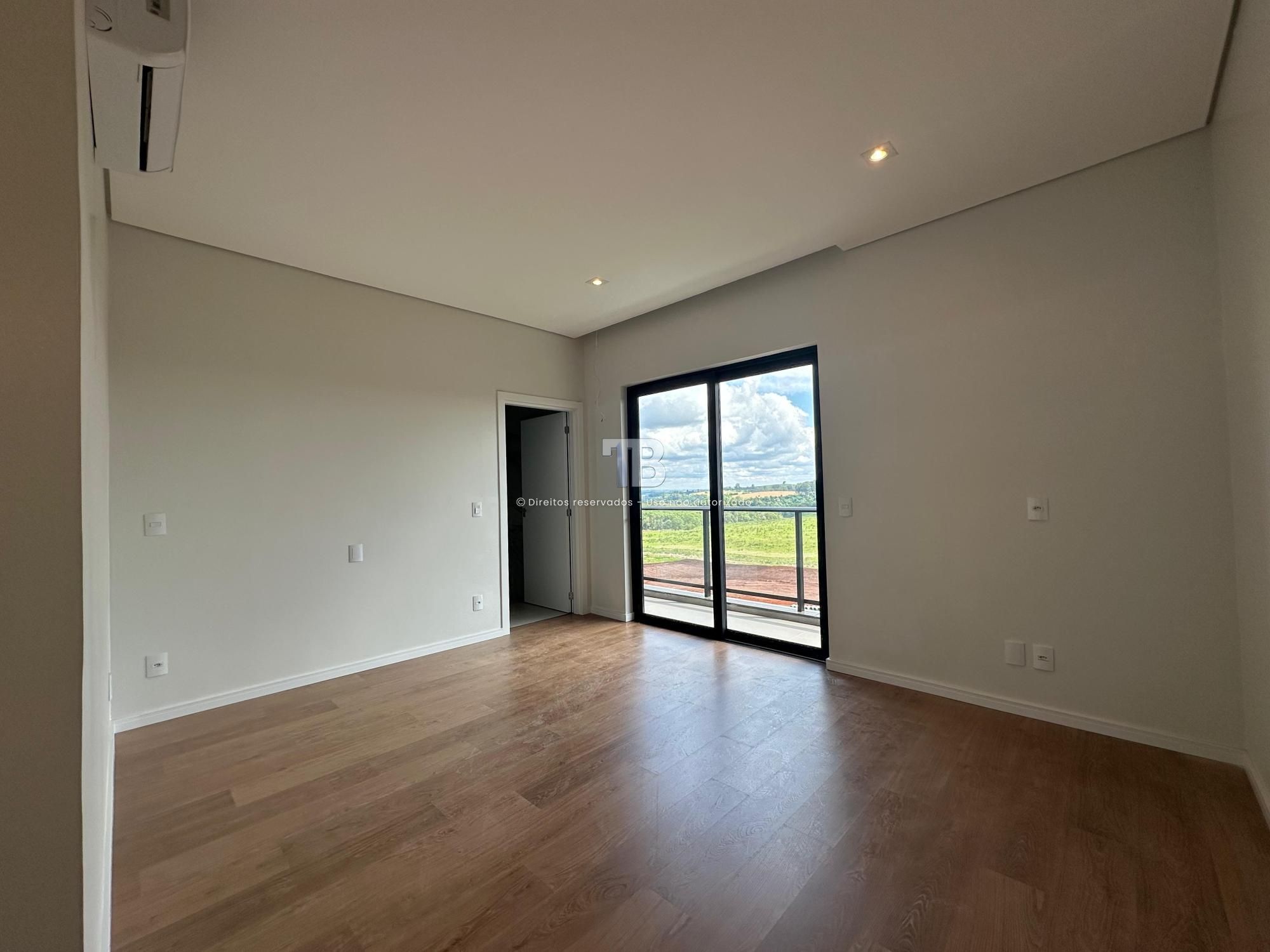 Casa em Condomínio Fechado