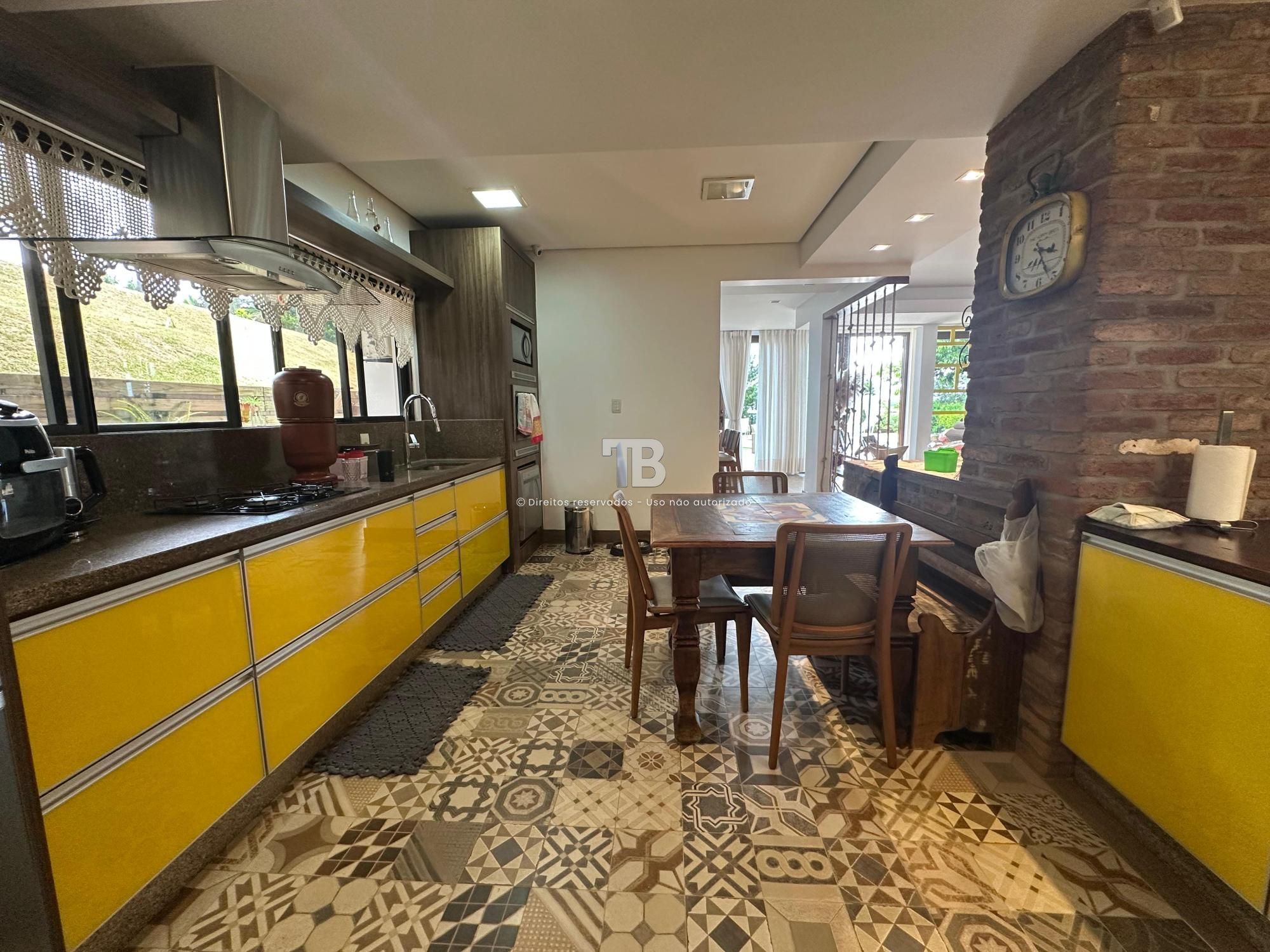 Casa em Condomínio Fechado