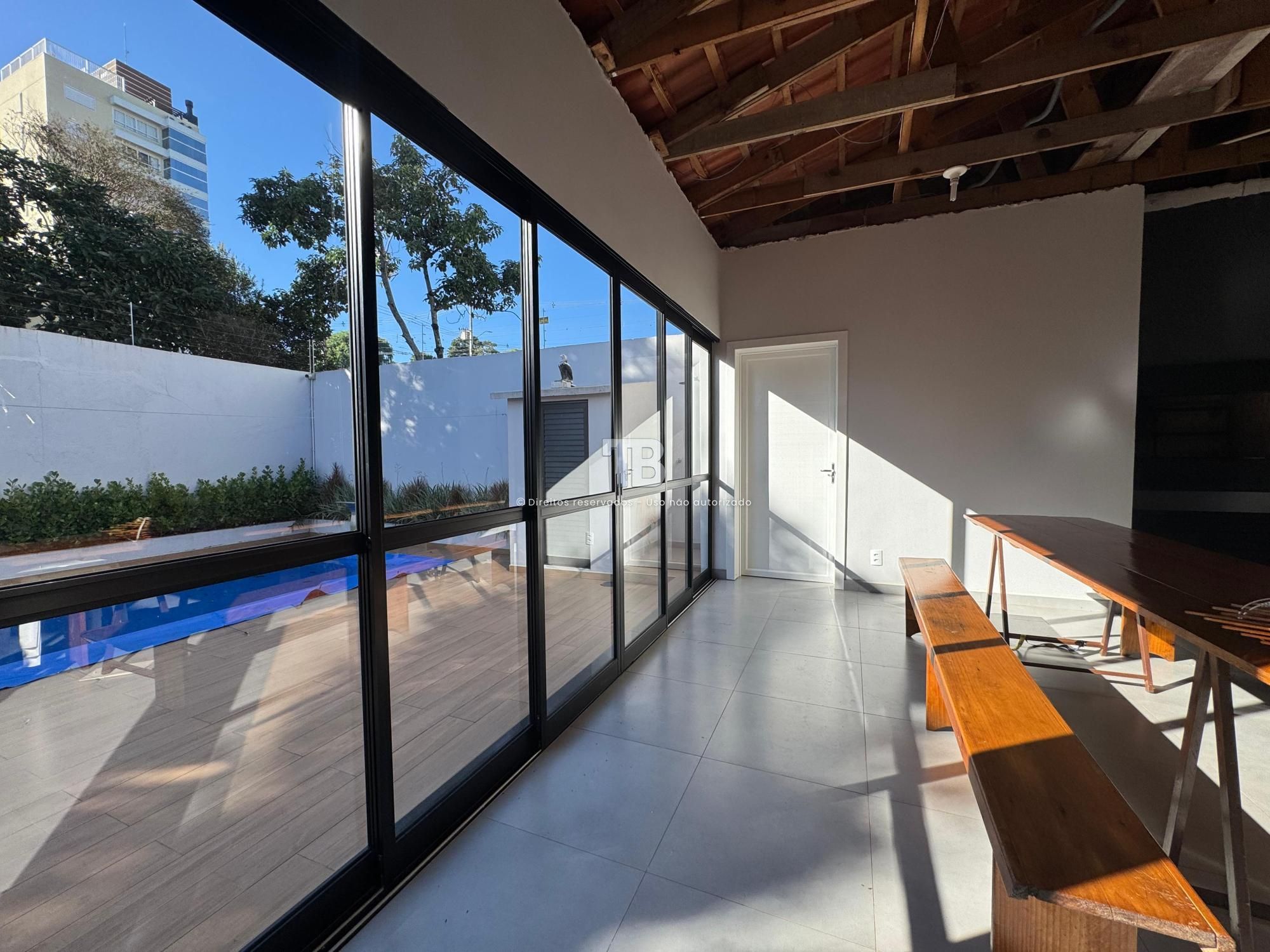 Casa à Venda com piscina