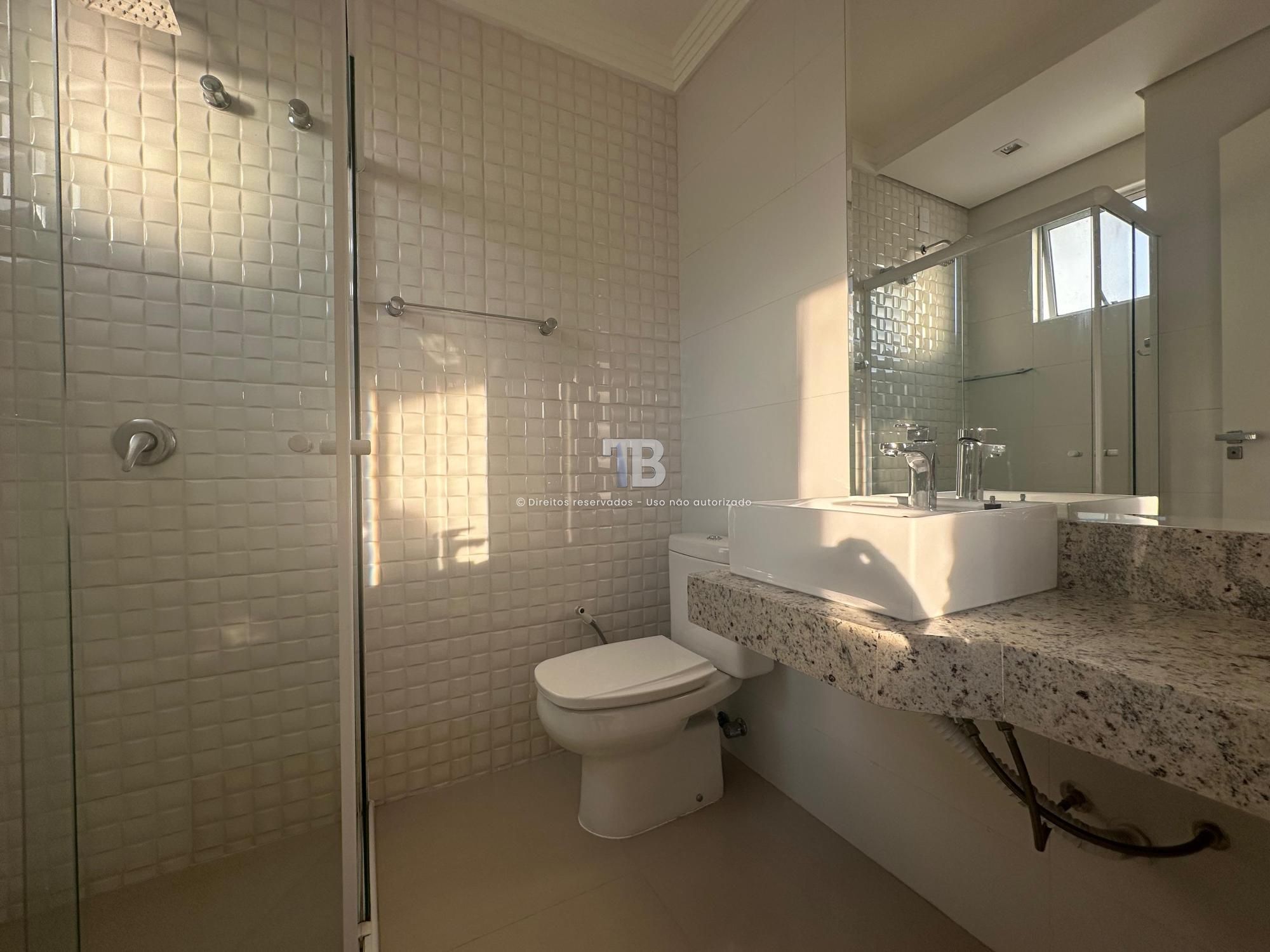 Apartamento Semimobiliado com 3 Suítes