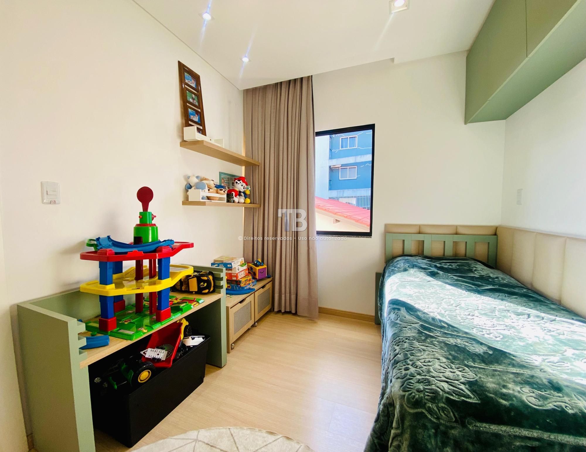 Casa Semimobiliada à Venda no Universitário