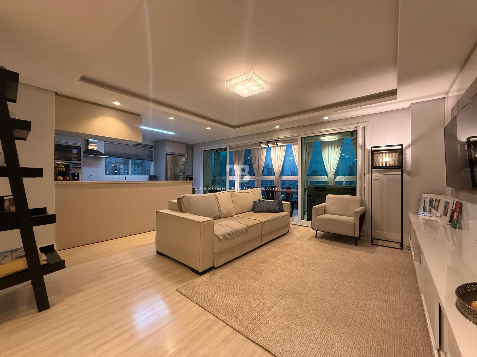 Apartamento Semimobiliado com 3 dormitórios