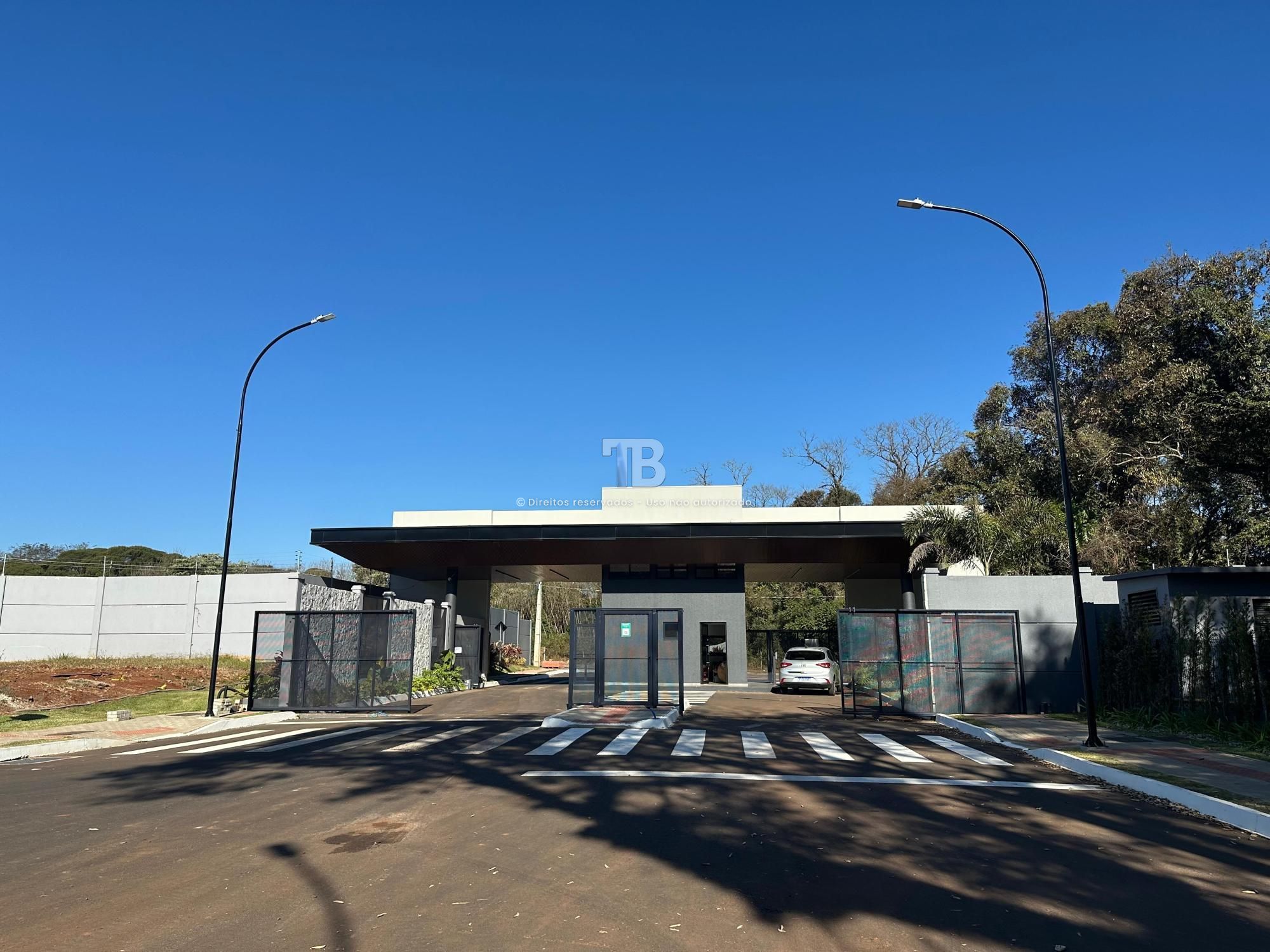 Terreno à Venda em Condomínio Fechado