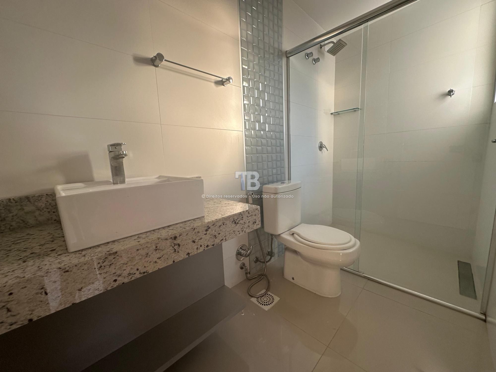 Apartamento Semimobiliado com 3 Suítes