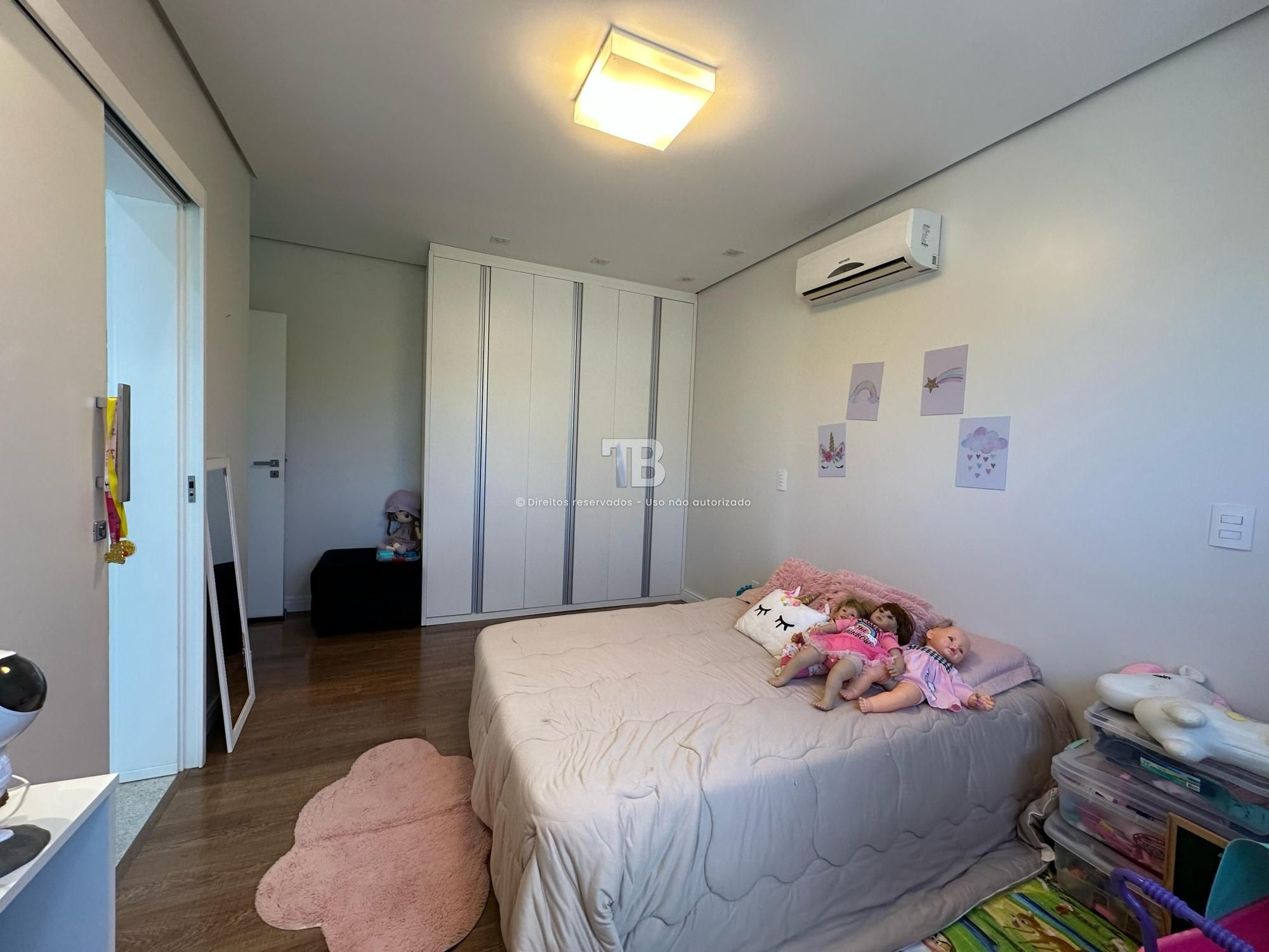 294 – Casa com 4 quartos, 2 suítes e piscina no Seminário, Chapecó à venda