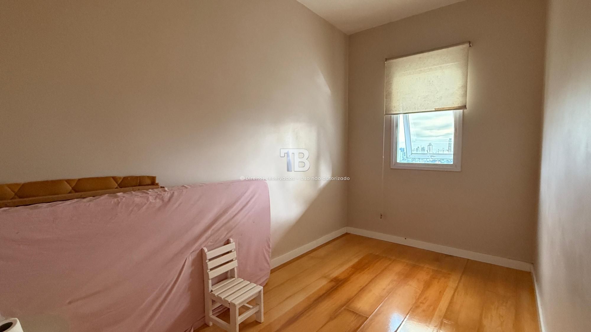 Casa Semimobiliada com quatro dormitórios