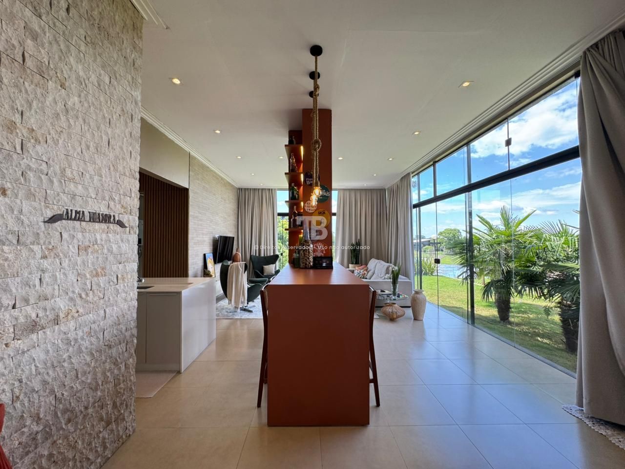 Casa Semimobiliada em Condomínio Fechado