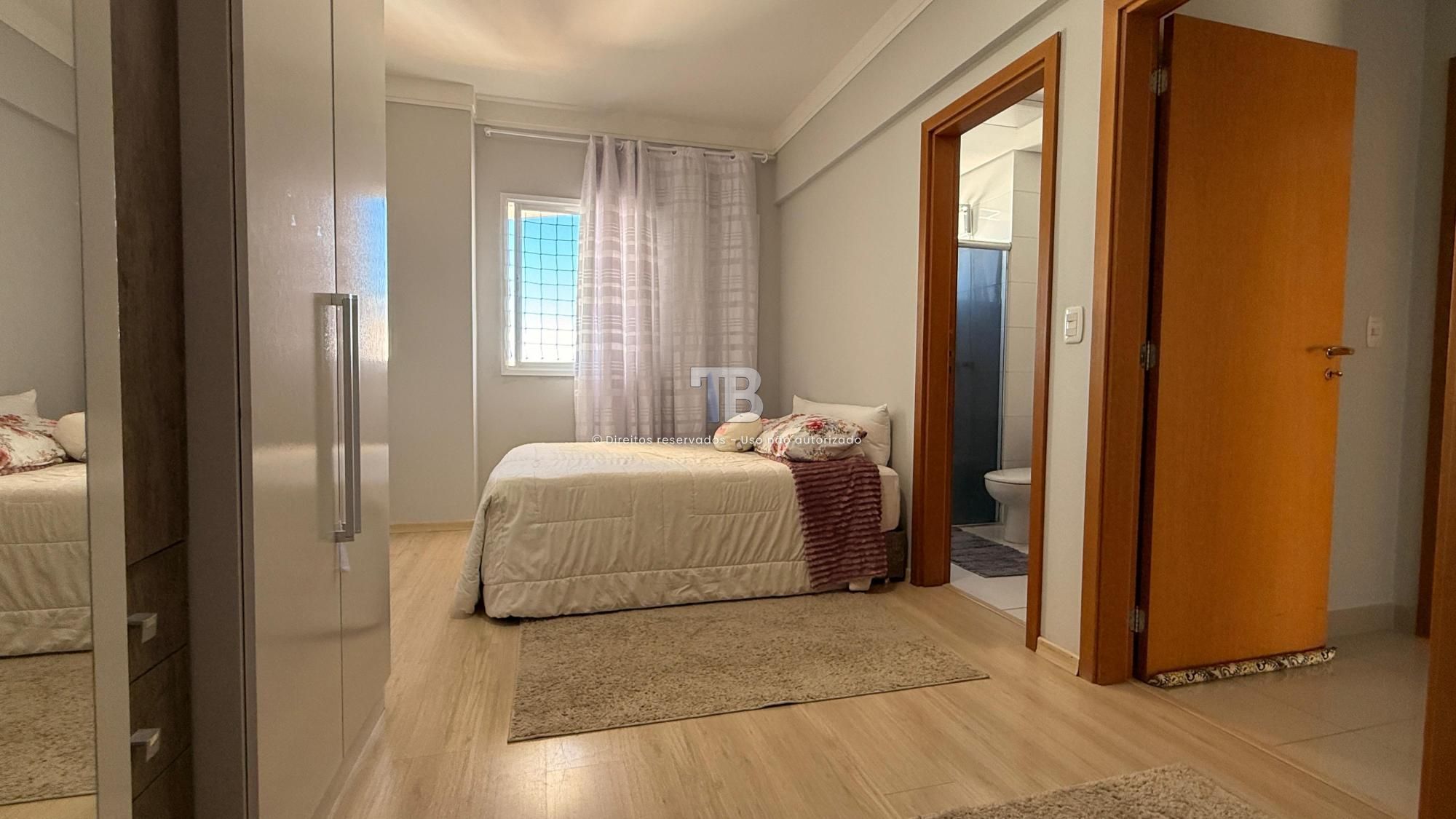 Apartamento Semimobiliado com 4 dormitórios