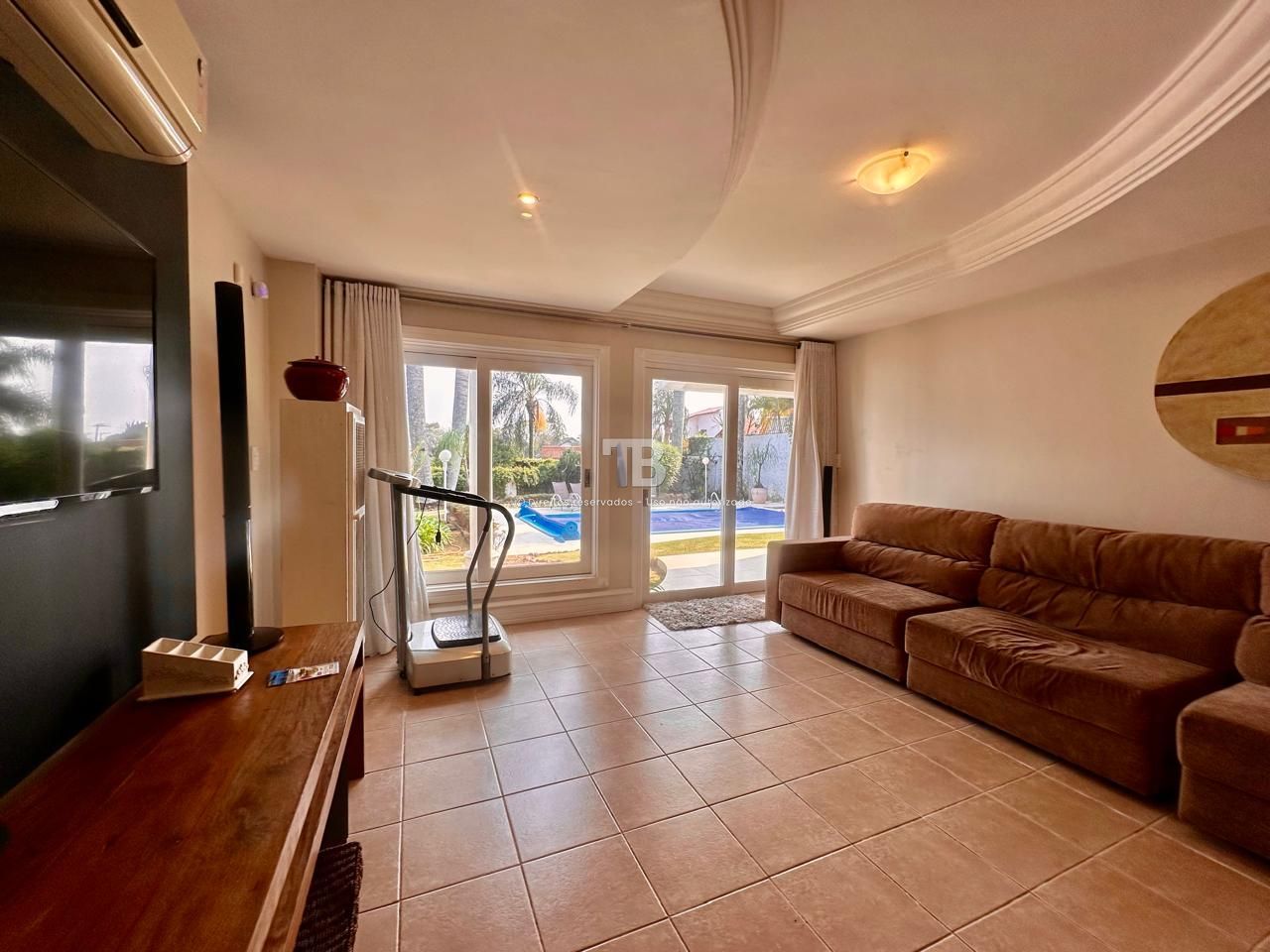 Casa Semimobiliada com 3 Suítes