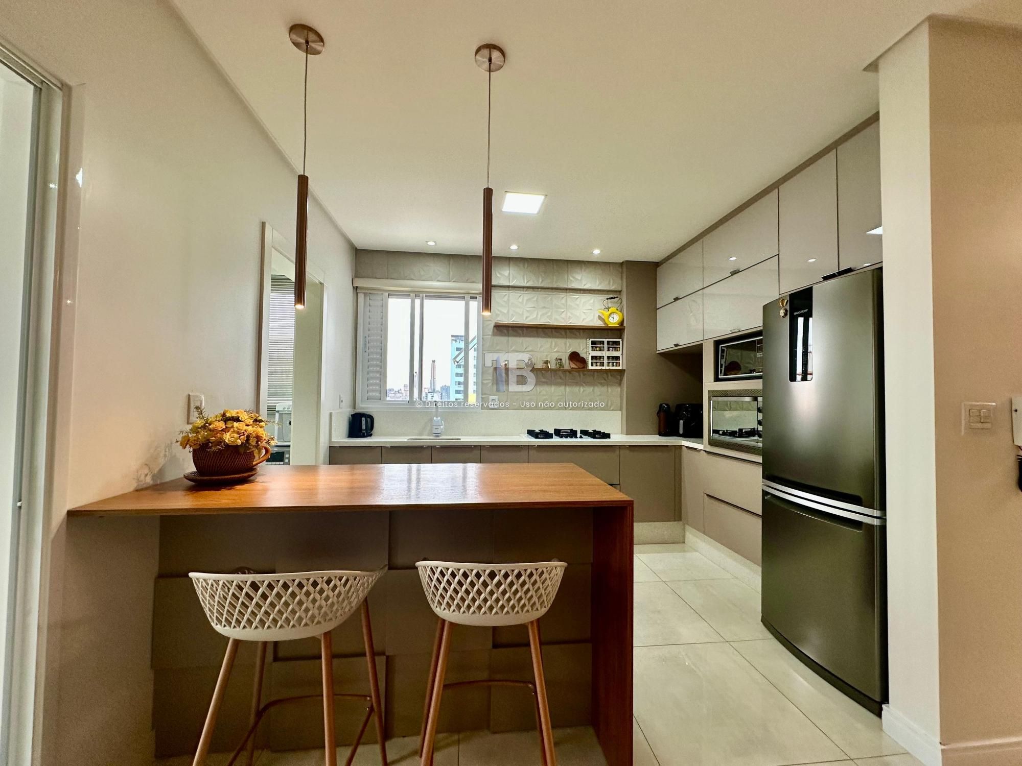 Apartamento Semimobiliado à Venda