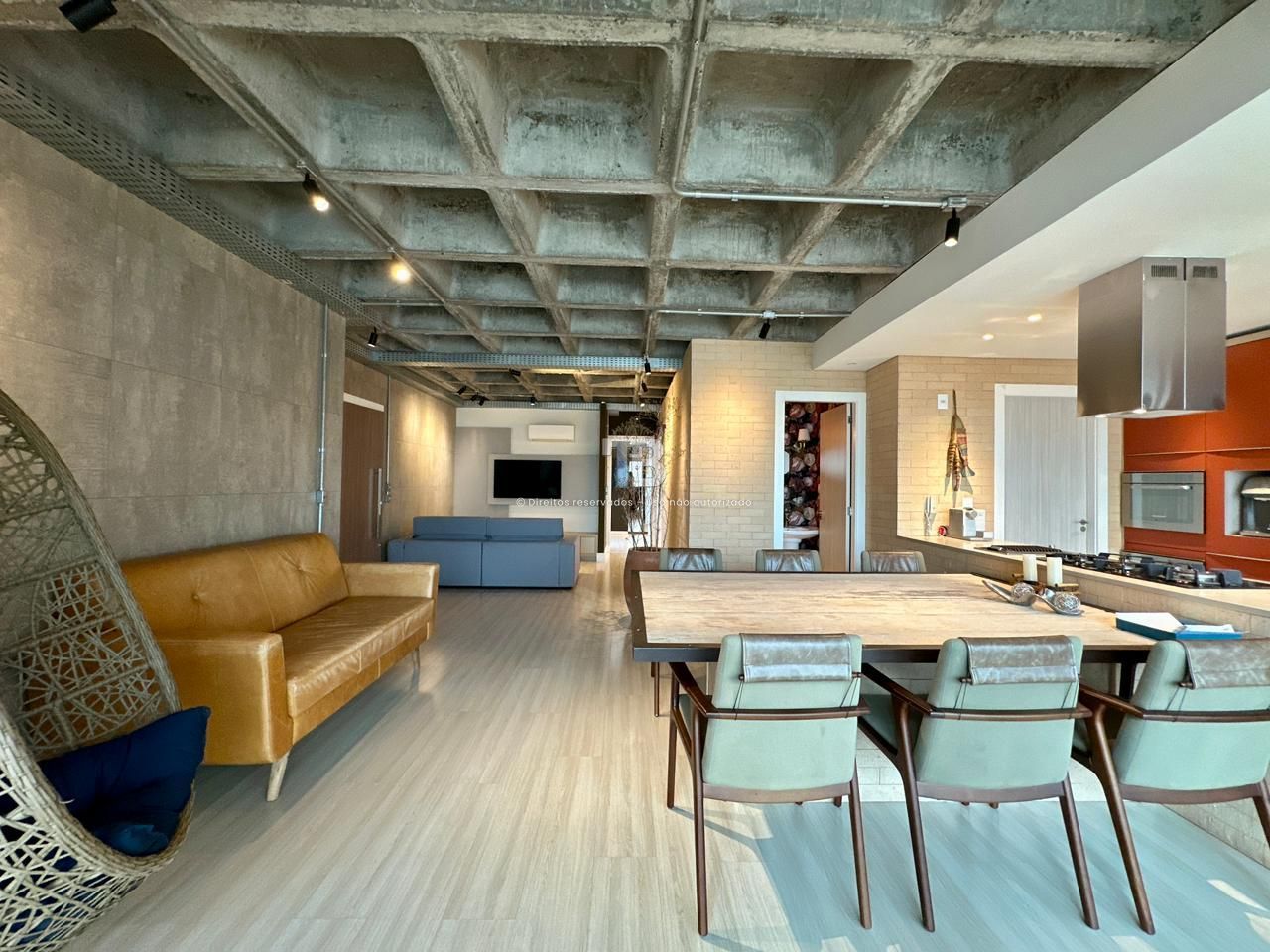 Apartamento Semimobiliado à Venda