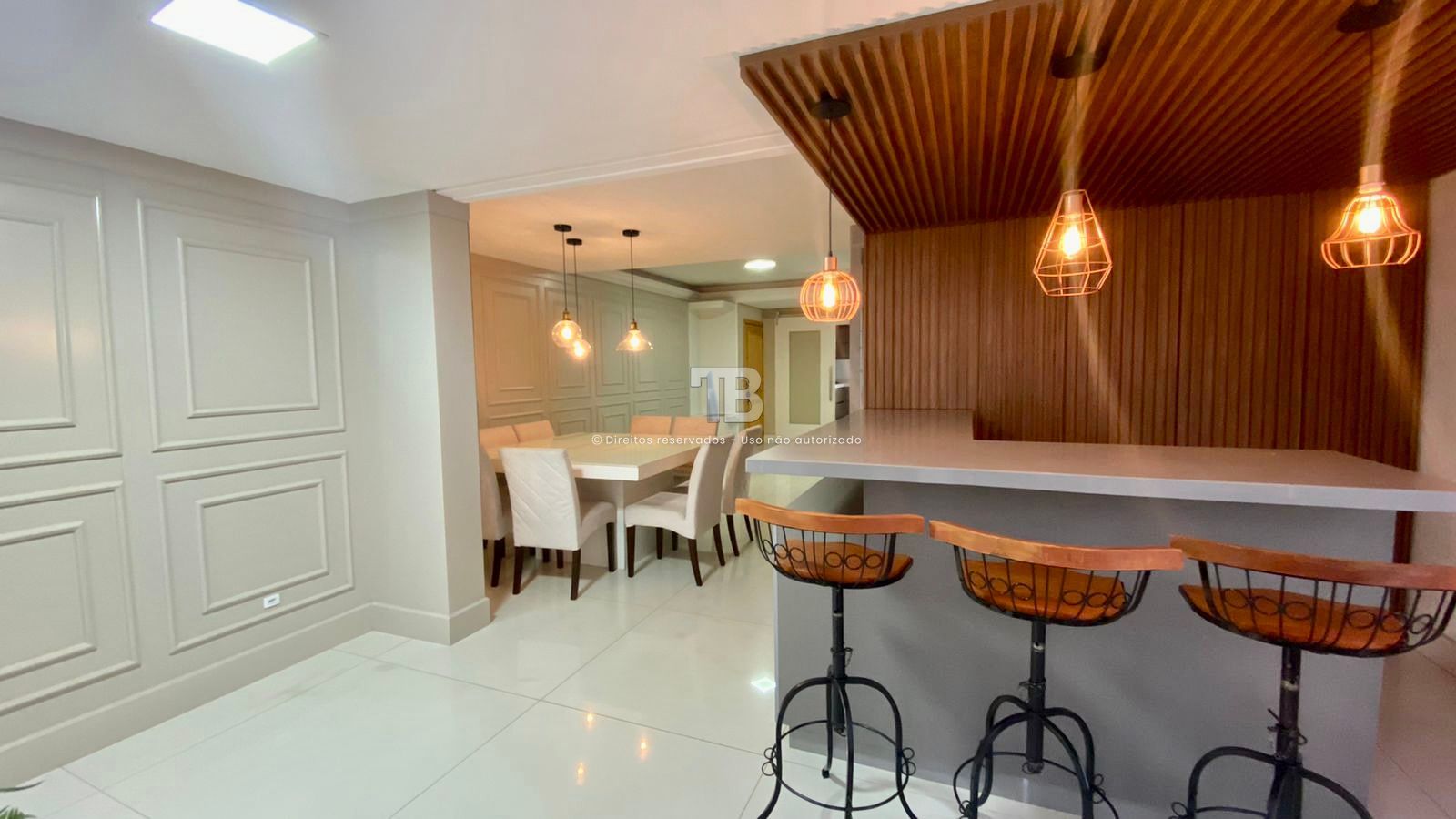 Apartamento mobiliado com 2 suítes