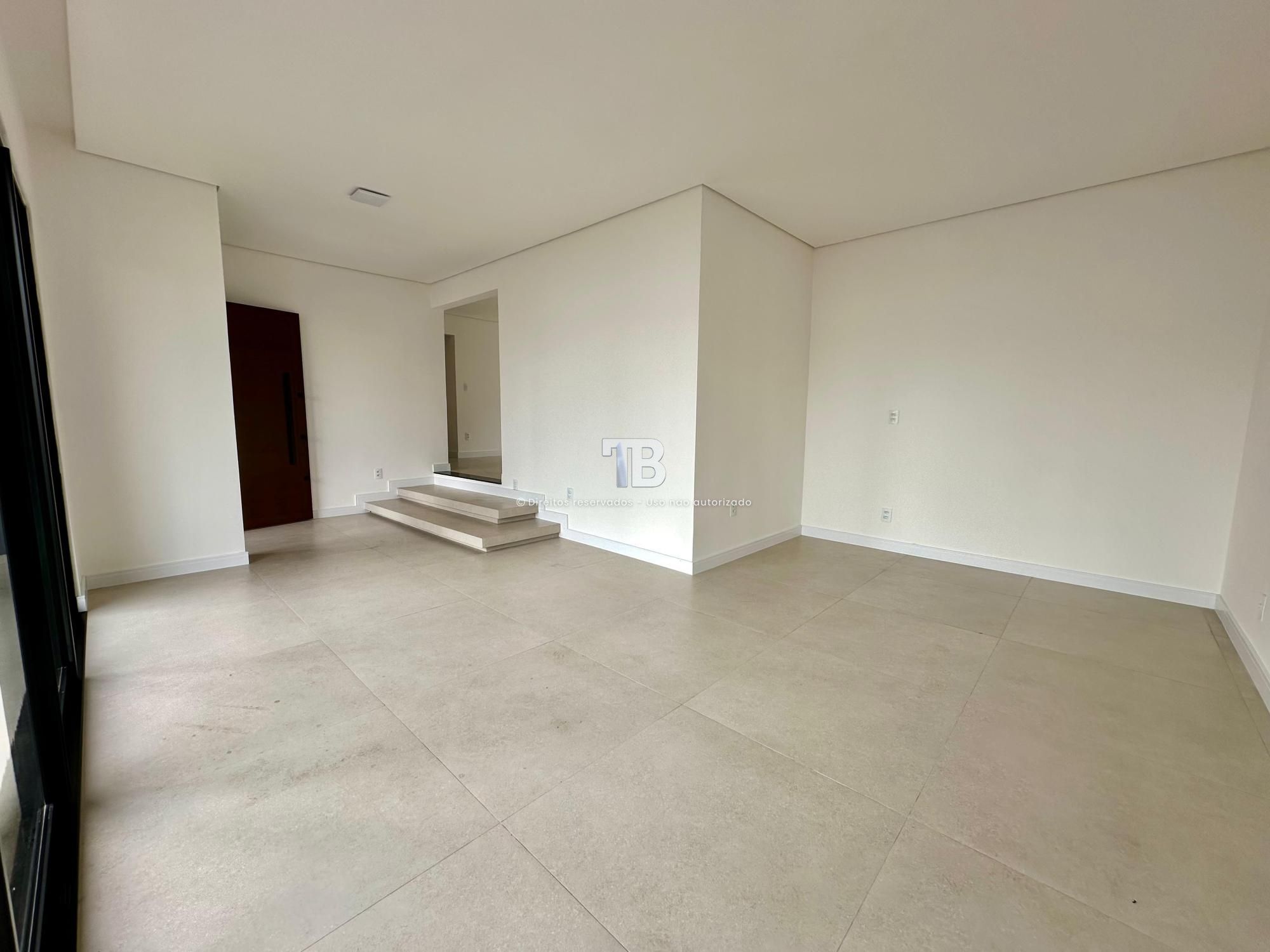 Casa com quatro dormitórios, sendo duas suítes à venda