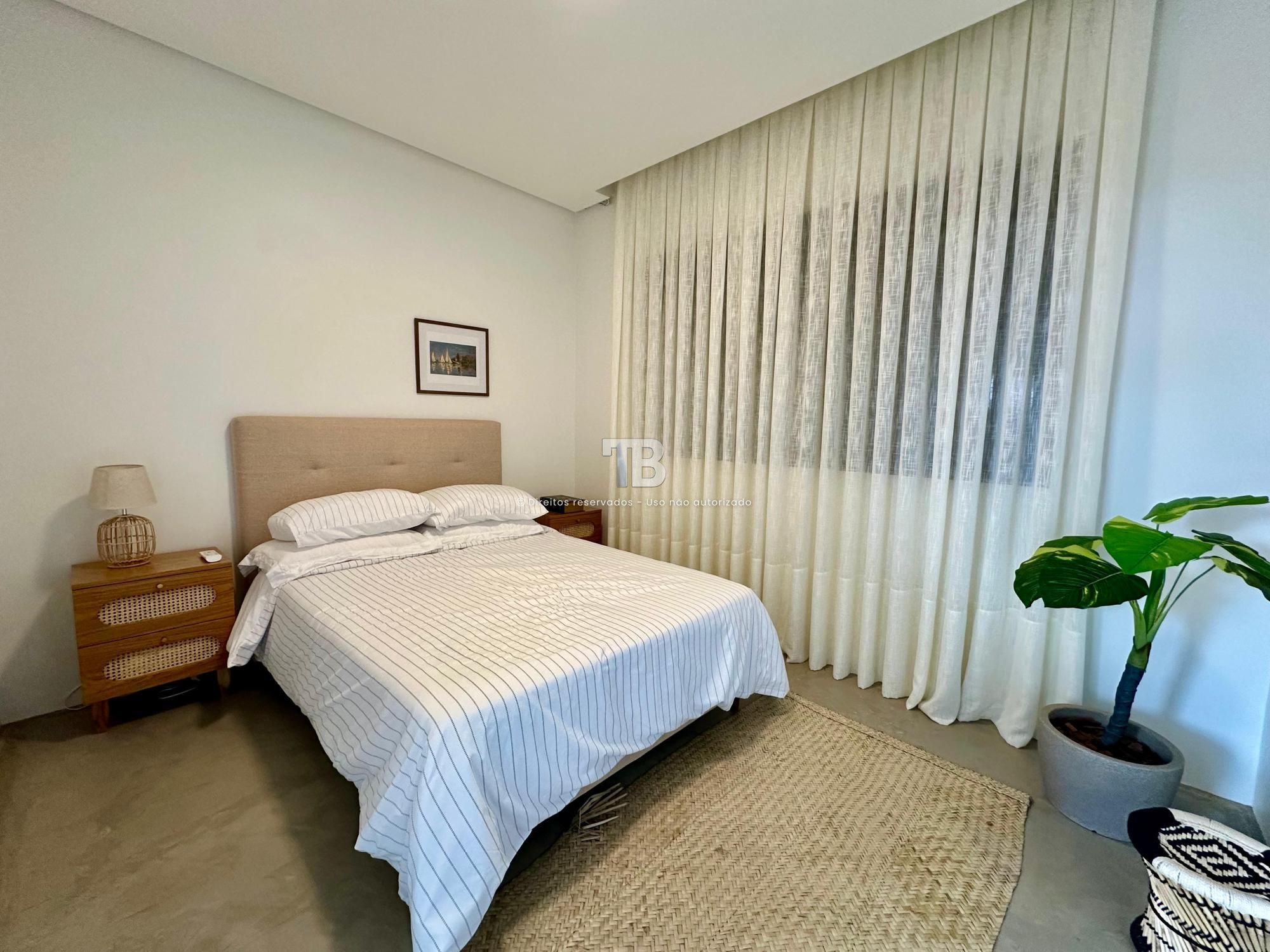 Casa térrea em condomínio fechado