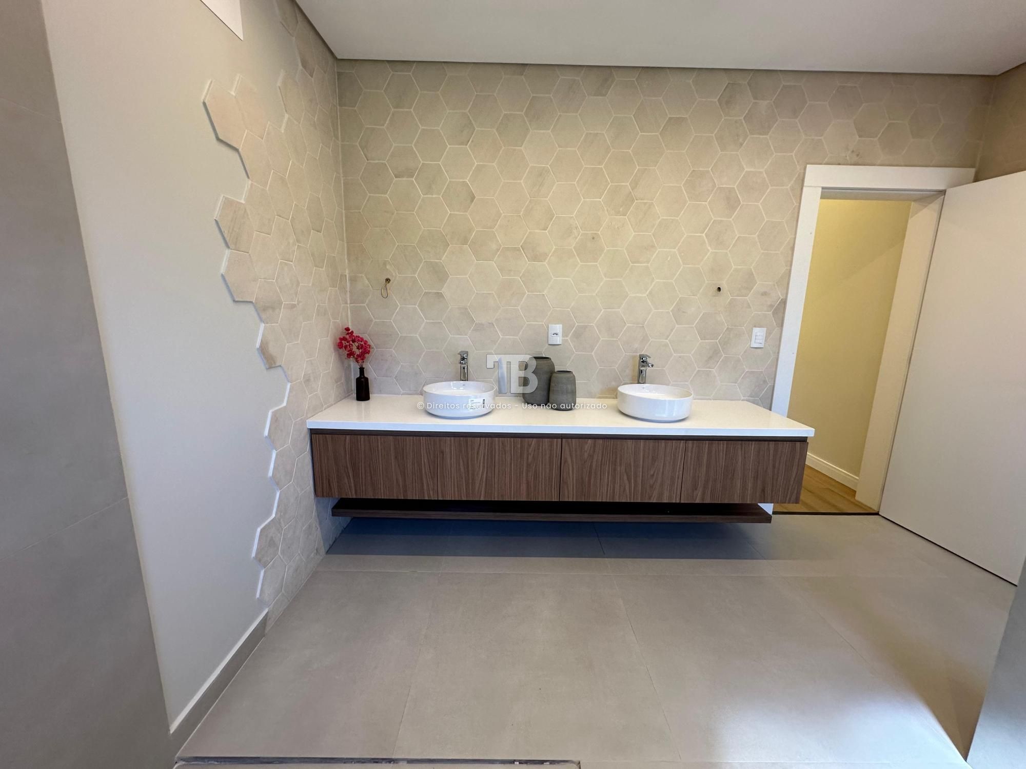 Casa Semimobiliada em Condomínio Fechado