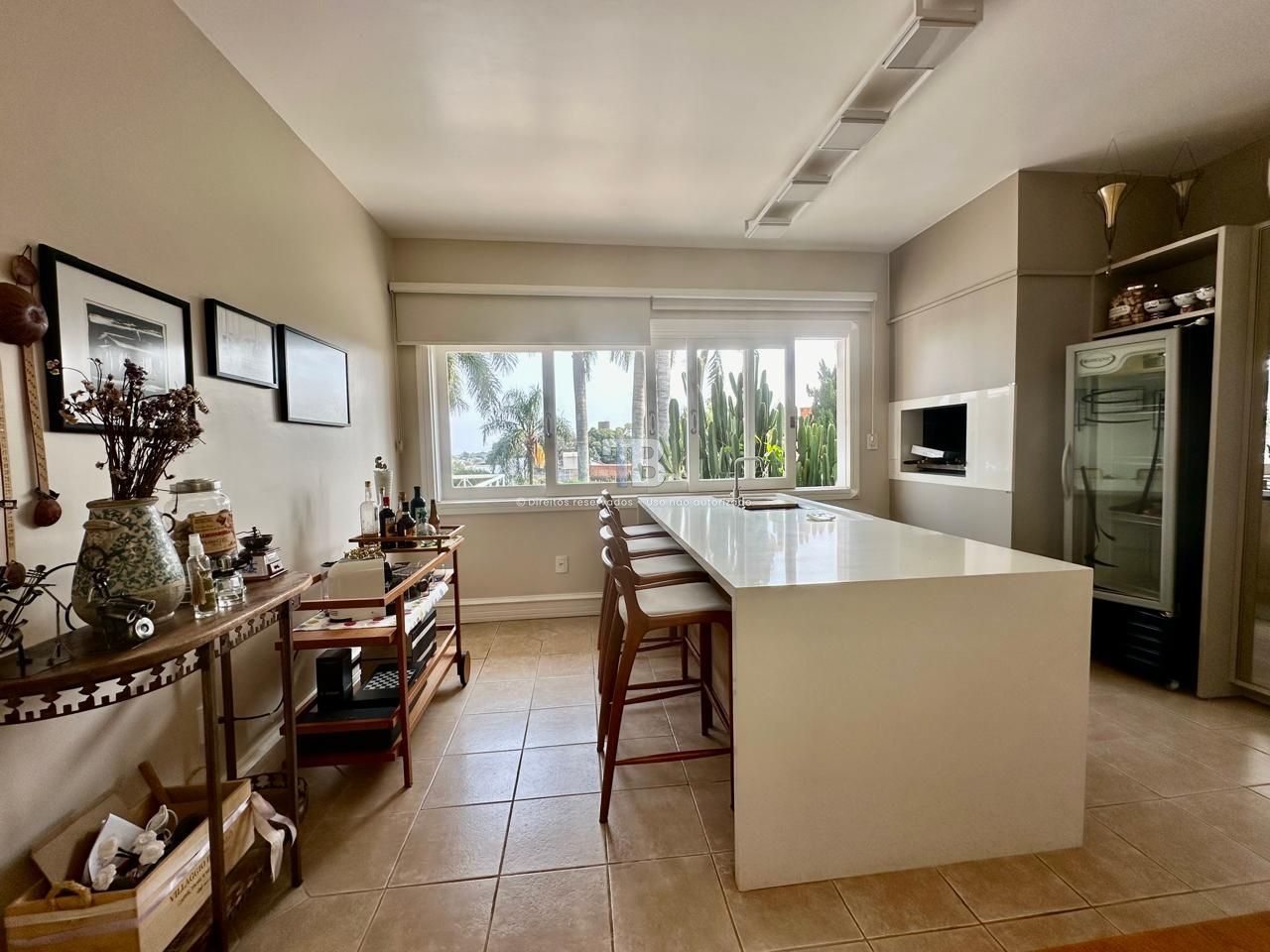 Casa Semimobiliada com 3 Suítes