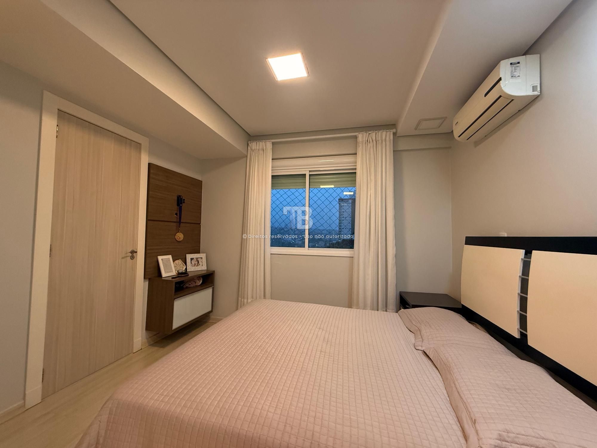 Apartamento Semimobiliado com 3 dormitórios