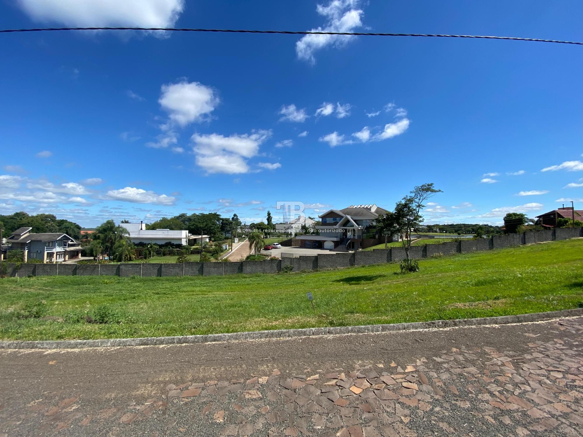 Terreno em condomínio fechado