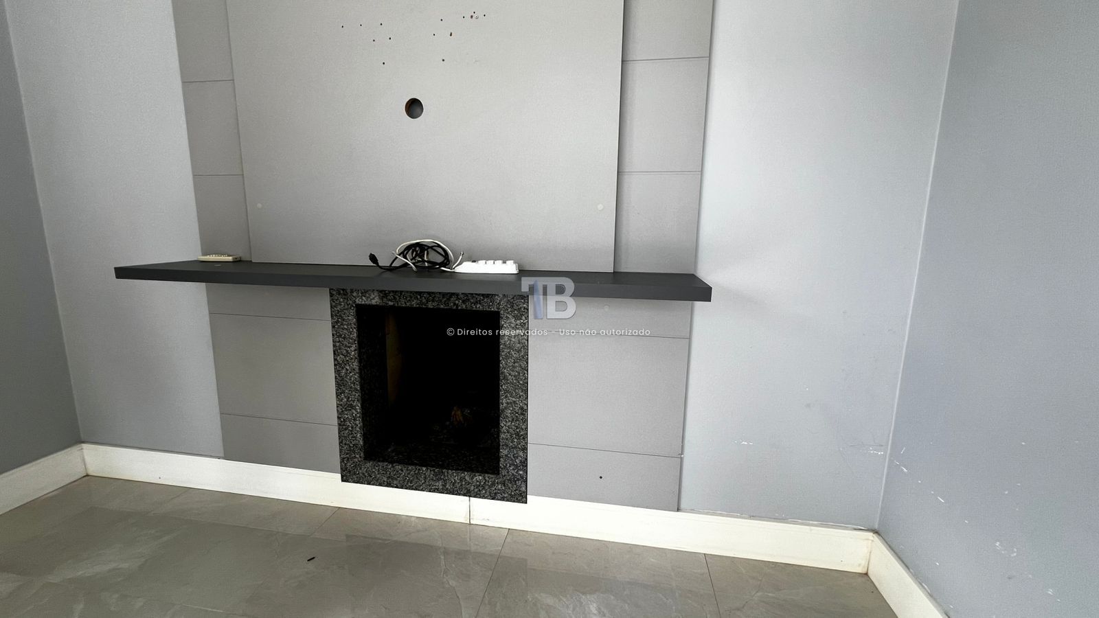 Casa em Condomínio Fechado Semimobiliada