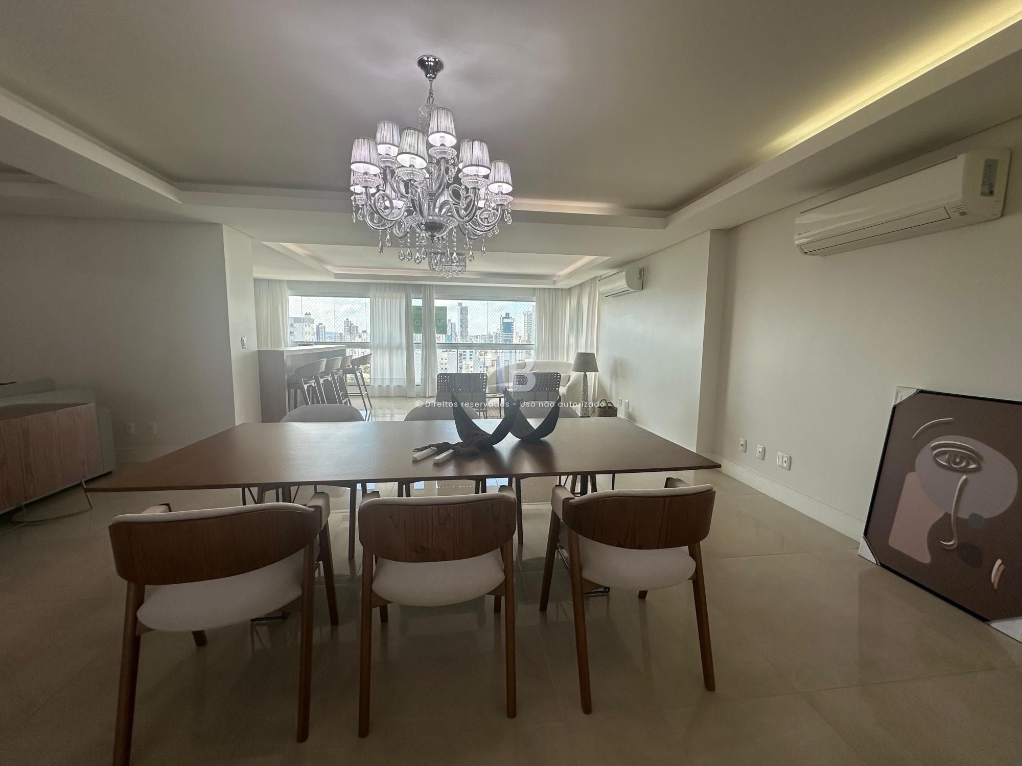 Apartamento de 3 Suítes, Centro