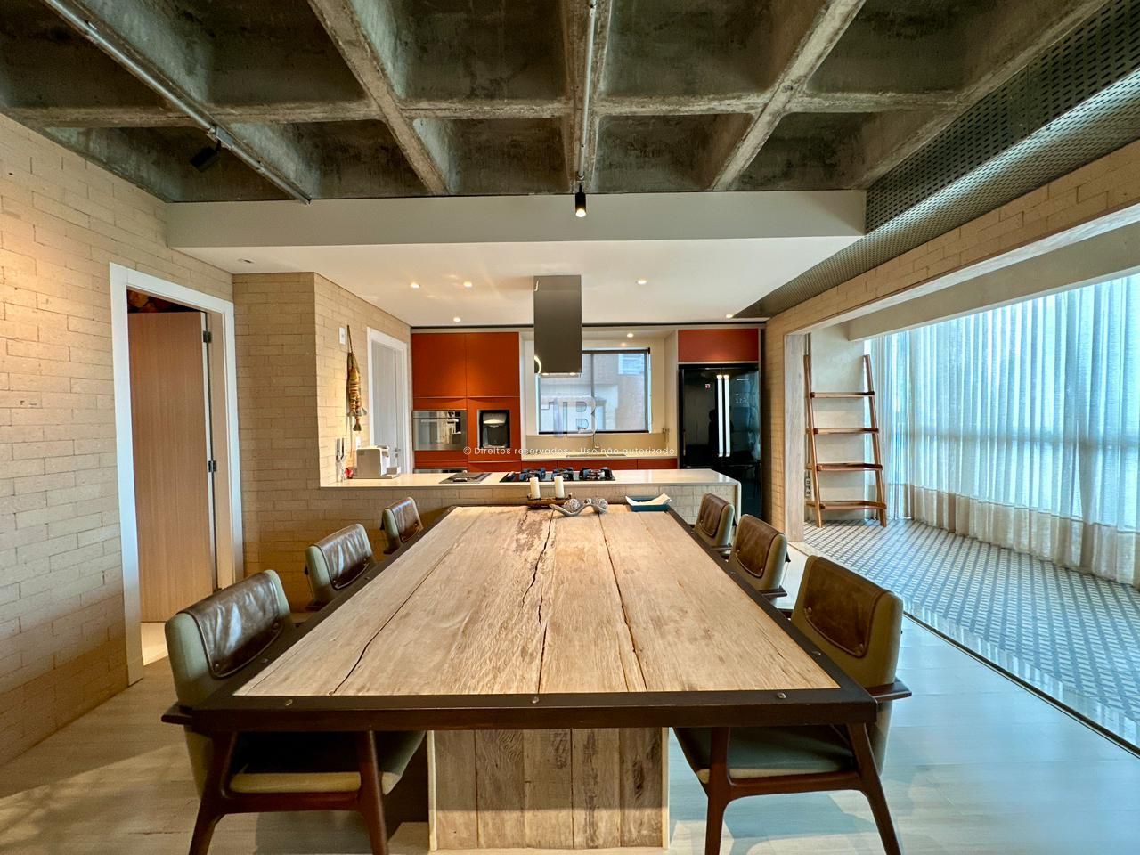 Apartamento Semimobiliado à Venda