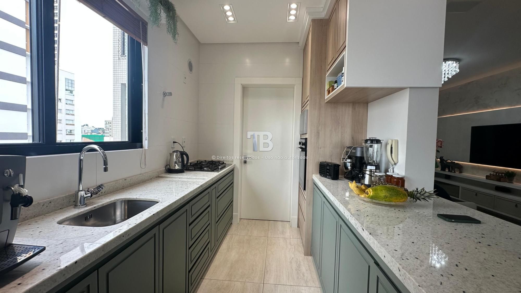 Apartamento Semimobiliado no Centro