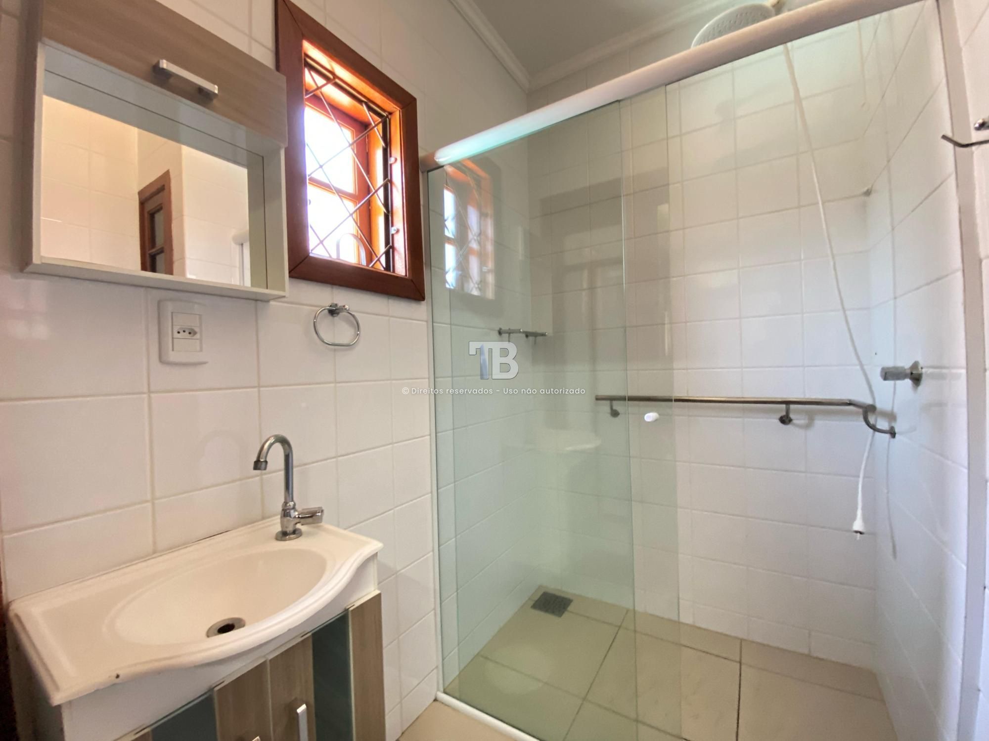 Casa Semimobiliada com Piscina