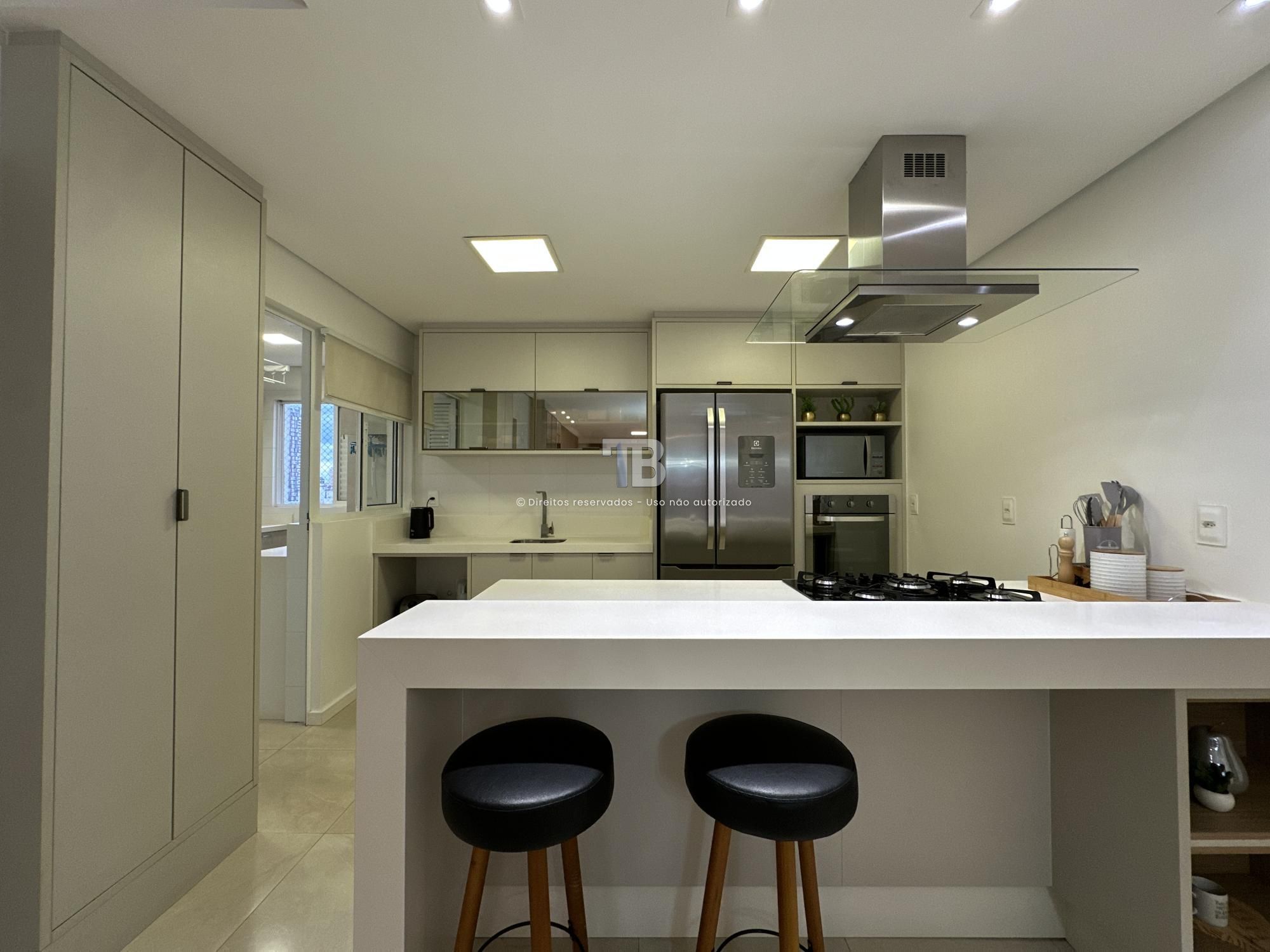 Apartamento três suítes