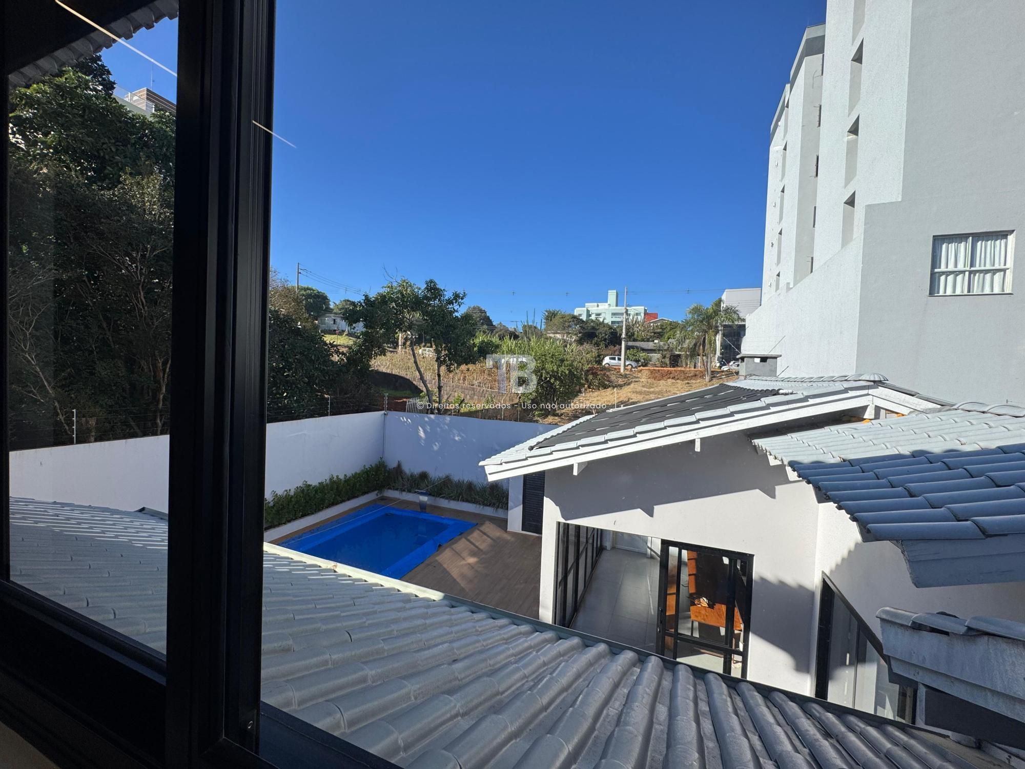 Casa à Venda com piscina