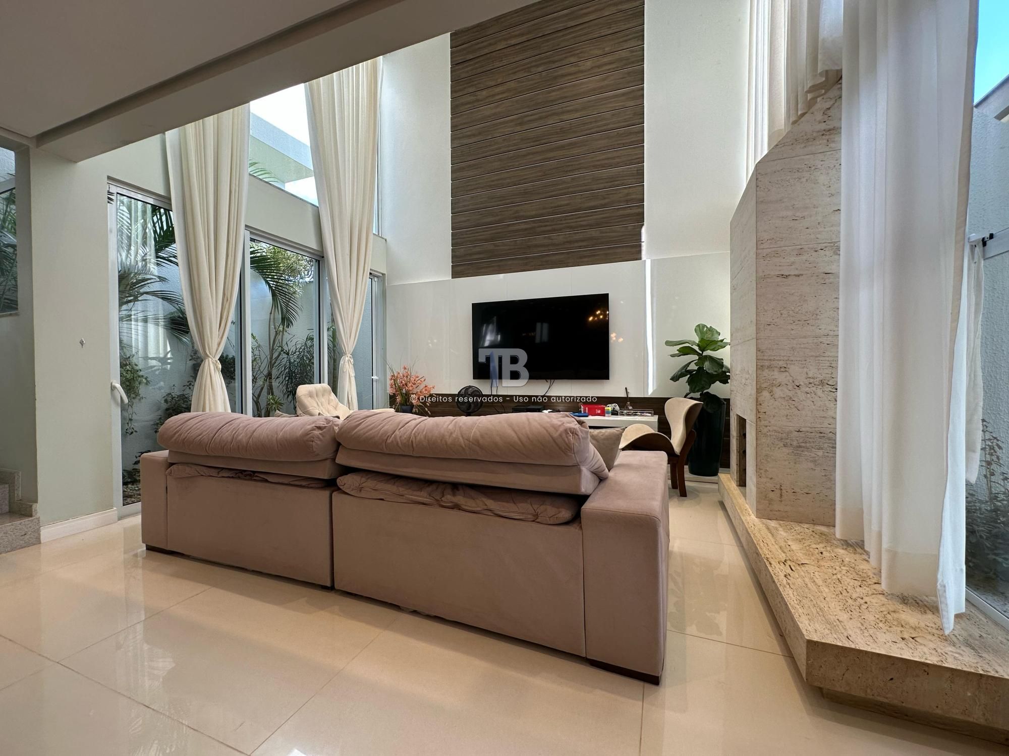 294 – Casa com 4 quartos, 2 suítes e piscina no Seminário, Chapecó à venda