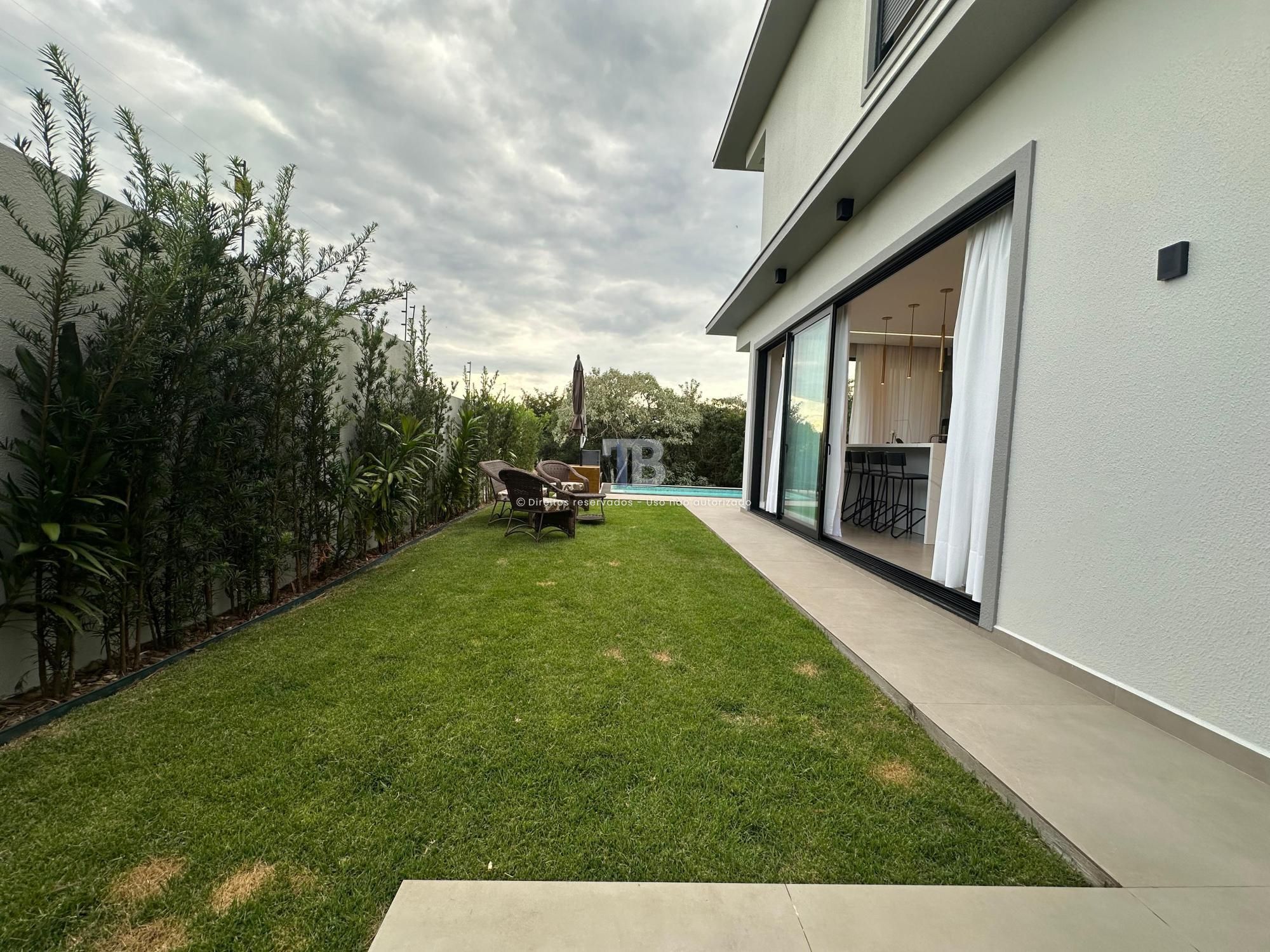 Casa Semimobiliada com Piscina