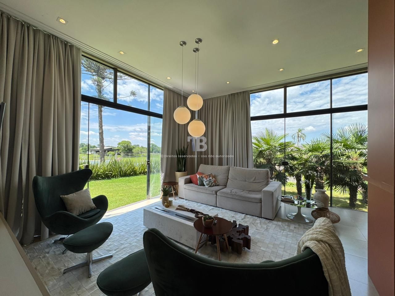 Casa Semimobiliada em Condomínio Fechado