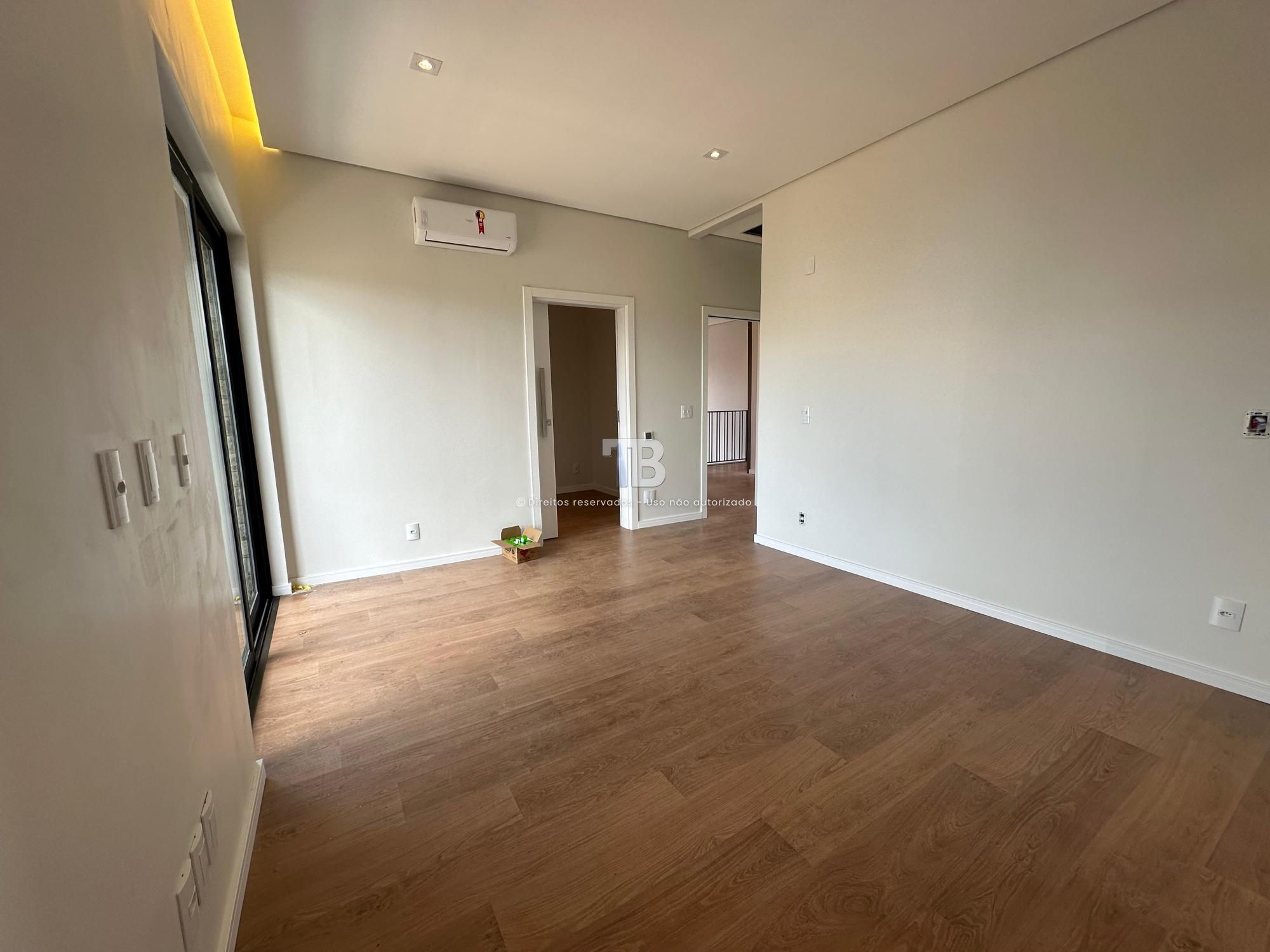 Casa em Condomínio Fechado