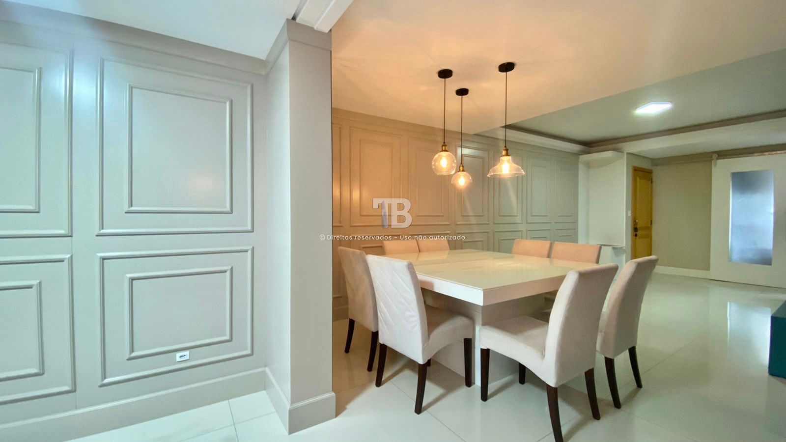 Apartamento mobiliado com 2 suítes