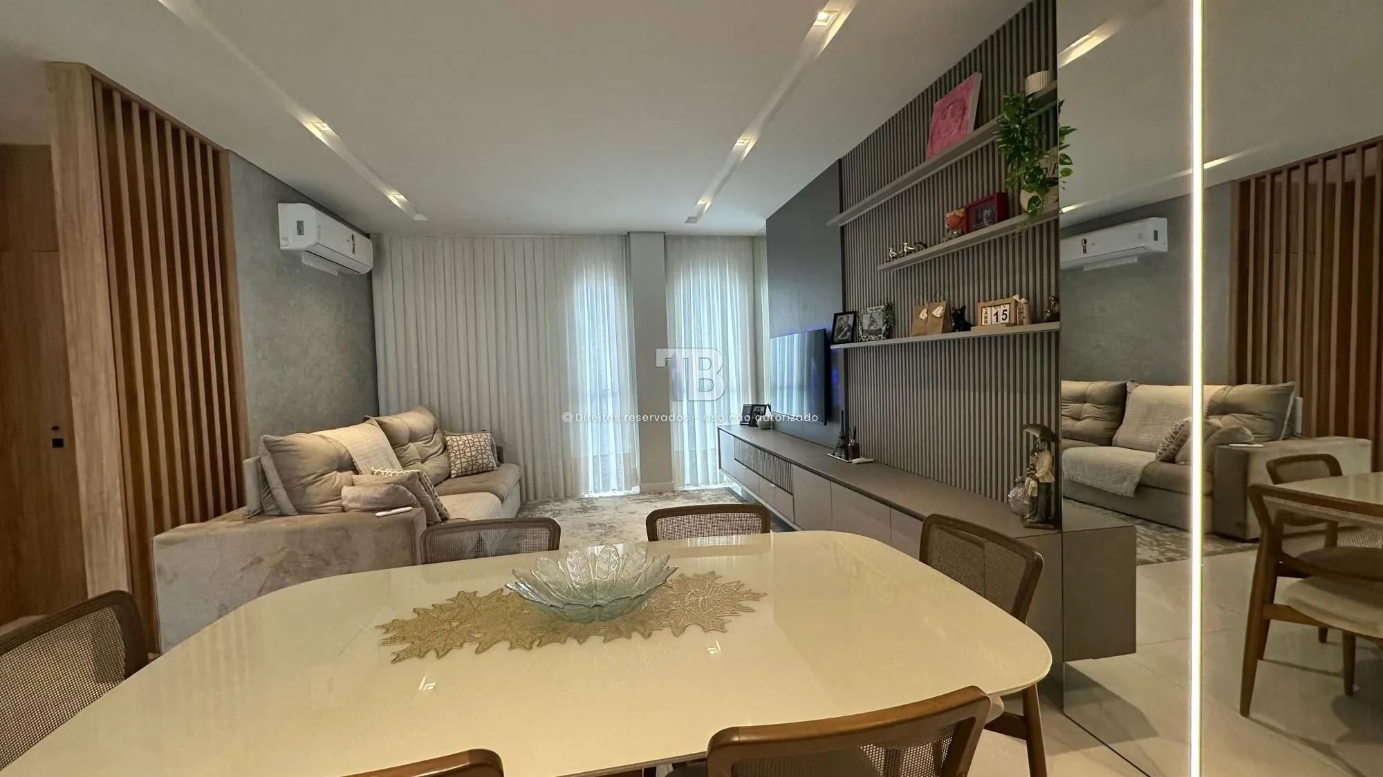 Apartamento Semimobiliado em ótima localização