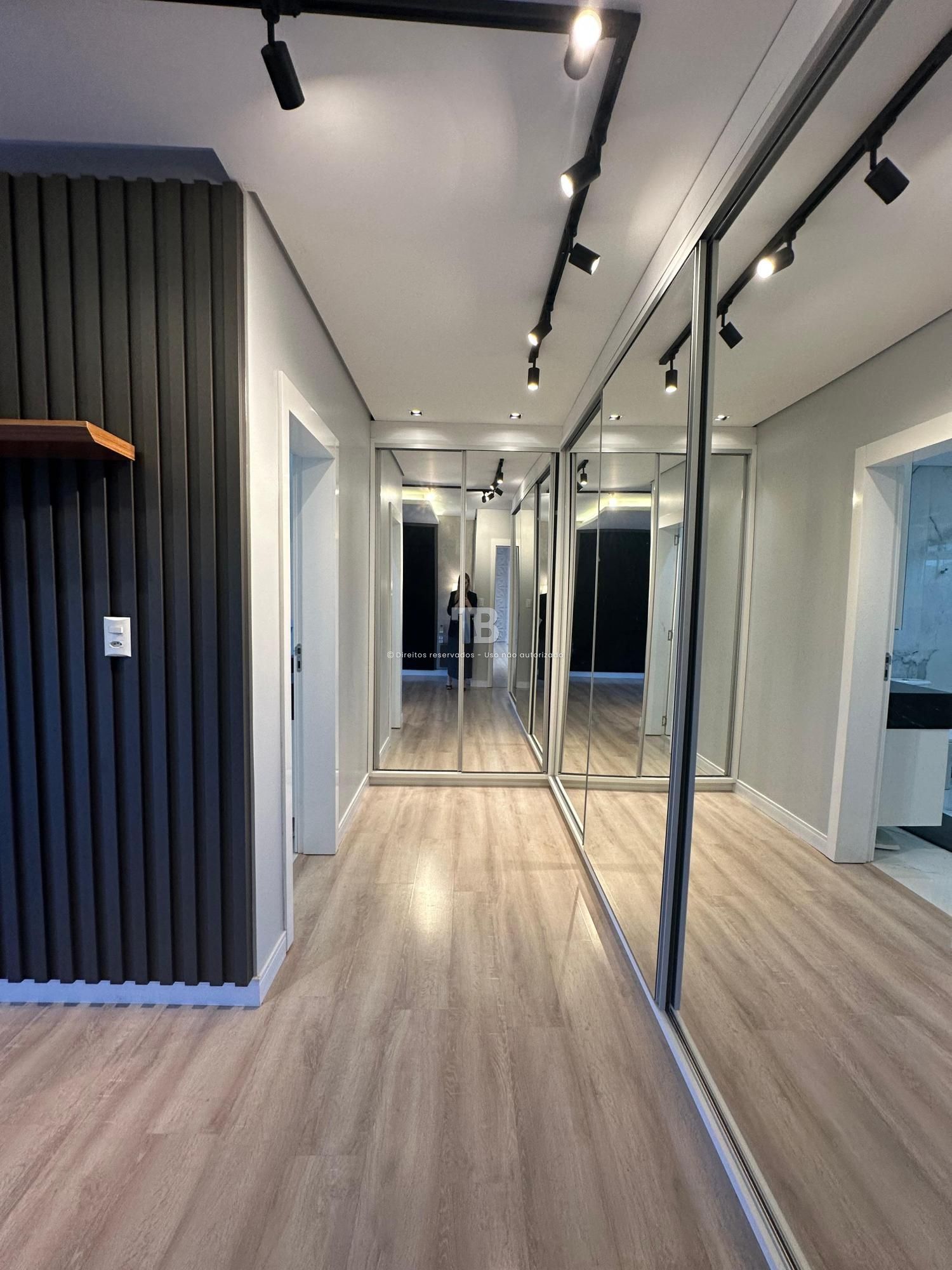 Casa Mobiliada com Piscina à Venda