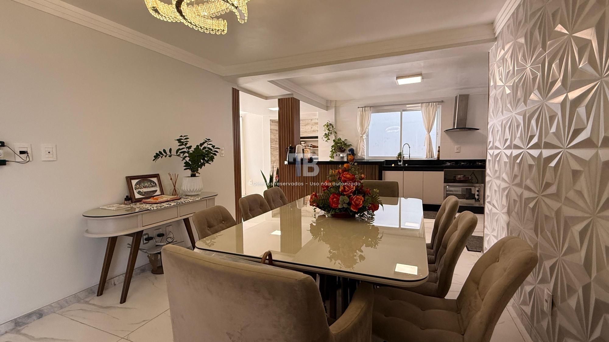 Casa Mobiliada à Venda