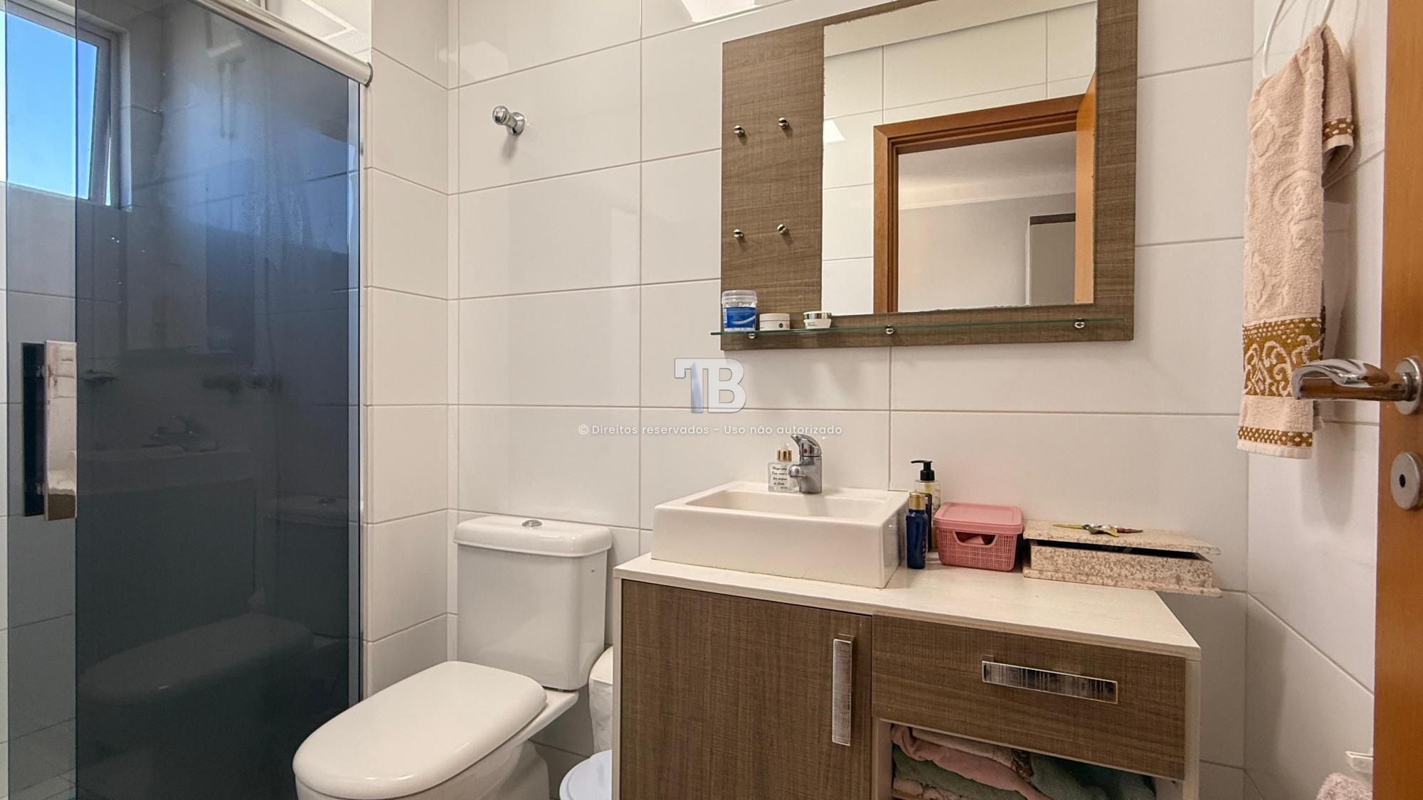 Apartamento Semimobiliado com 4 dormitórios