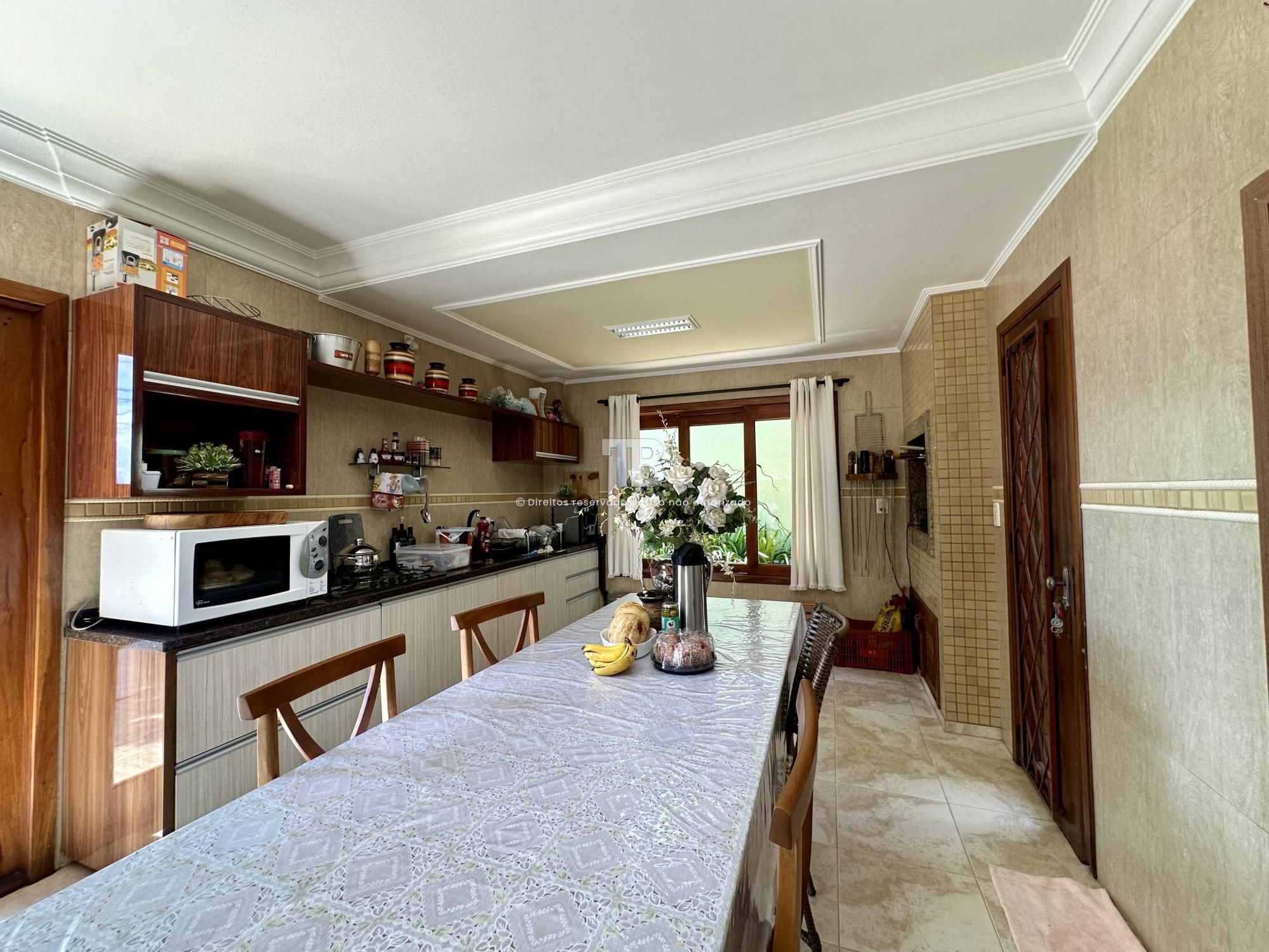 Casa com 4 Quartos - Jardim Itália