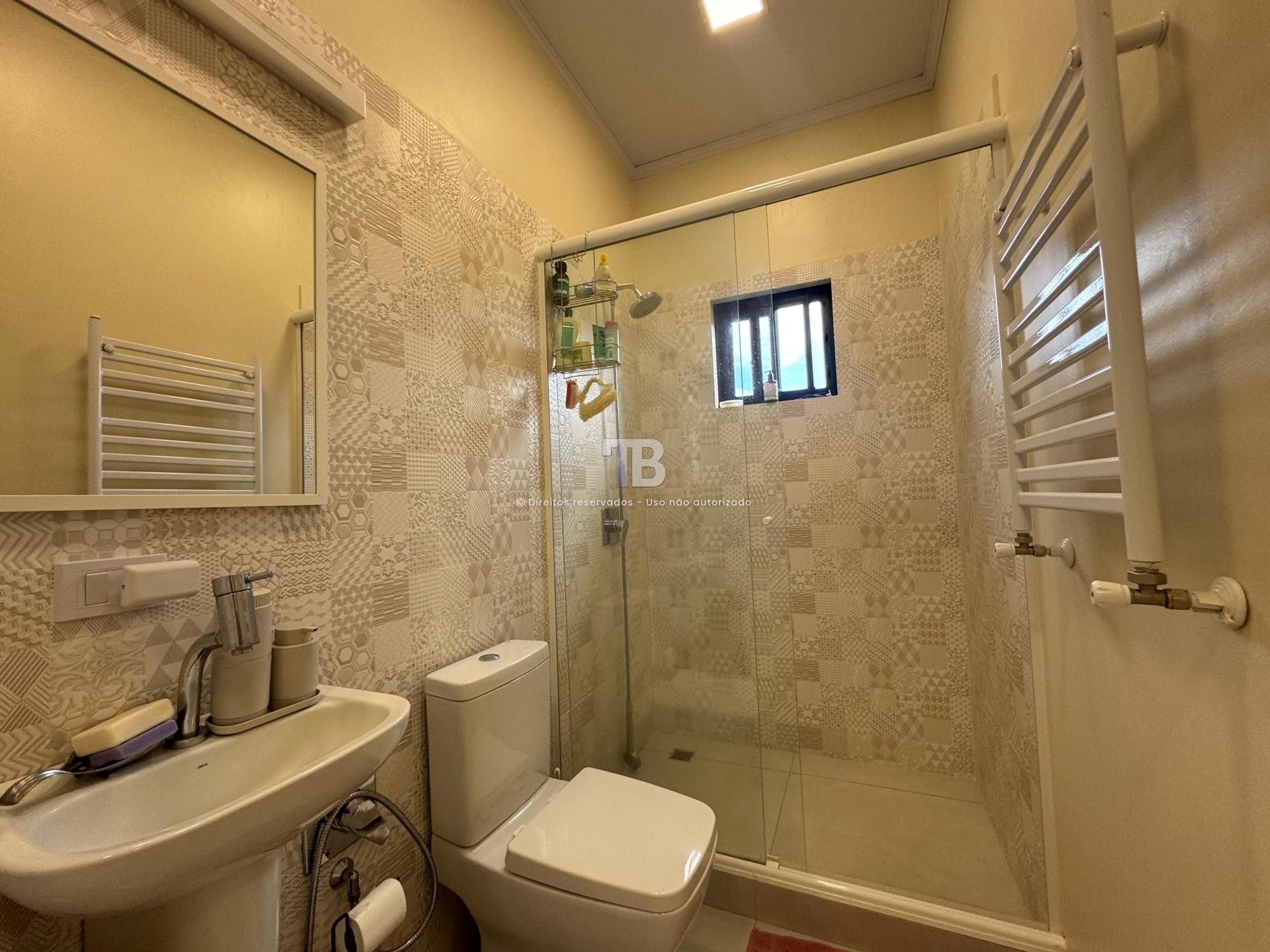 Casa em Condomínio Semimobiliada