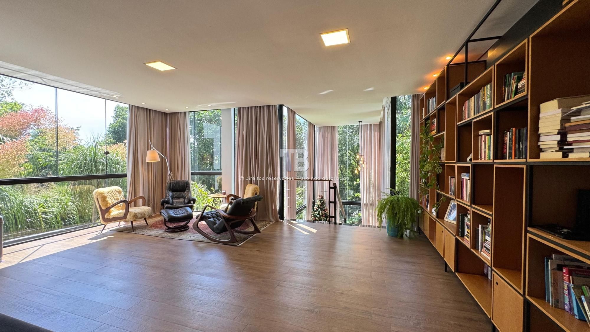 Casa em Condomínio Fechado