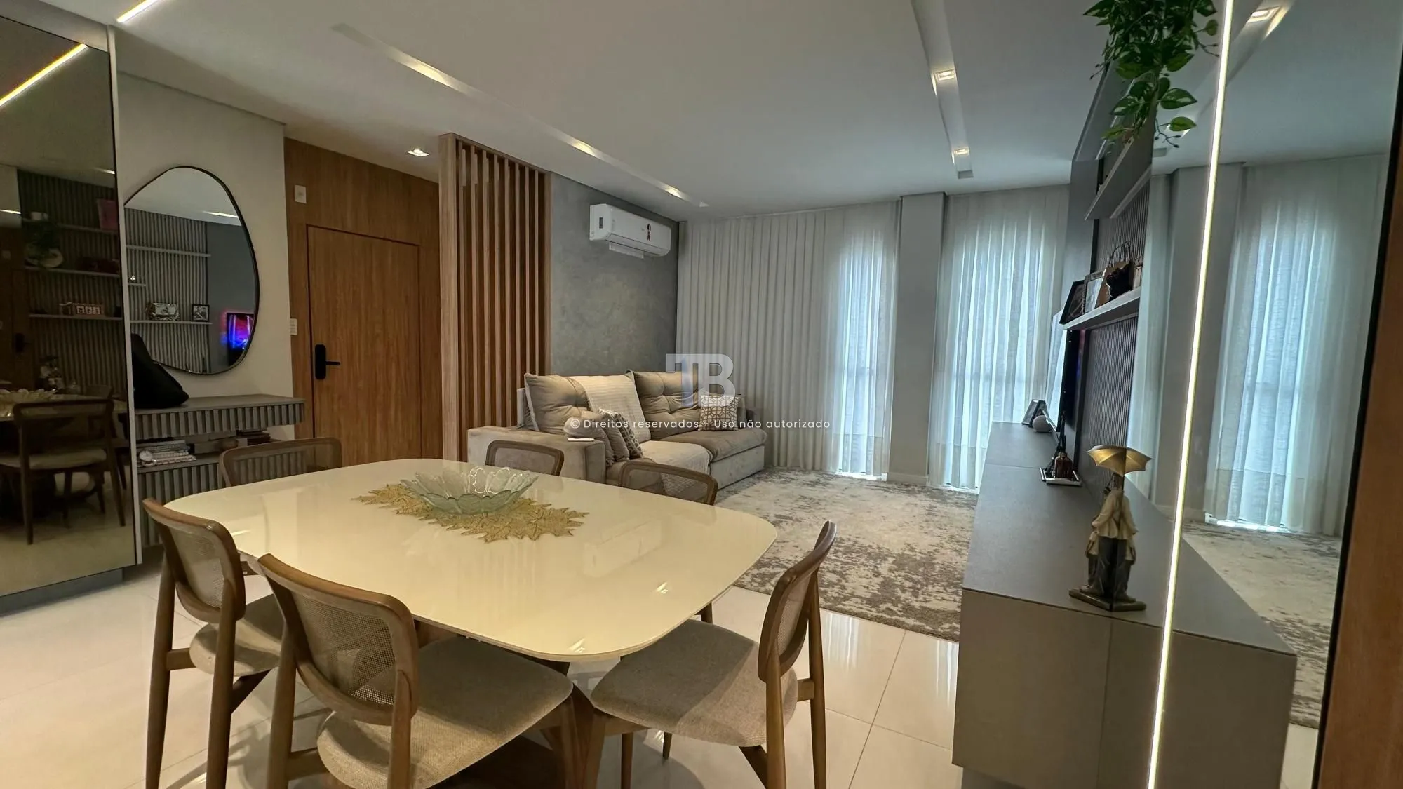 Apartamento Semimobiliado em ótima localização