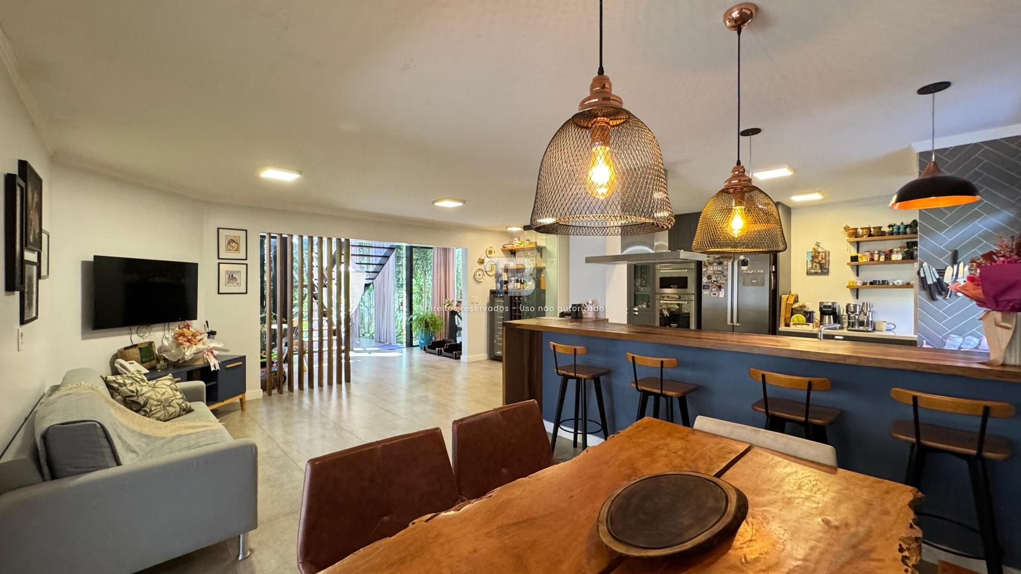 Casa em Condomínio Fechado