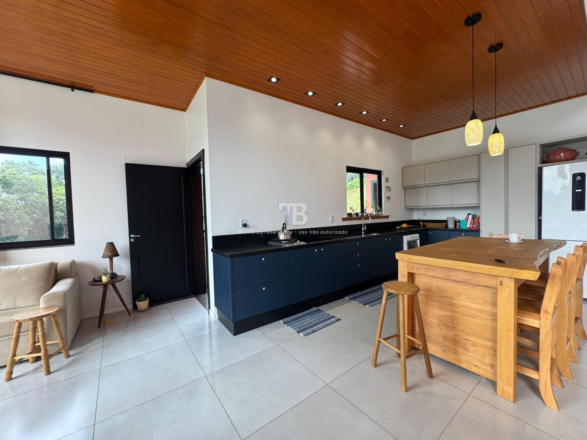 Casa em Condomínio Semimobiliada