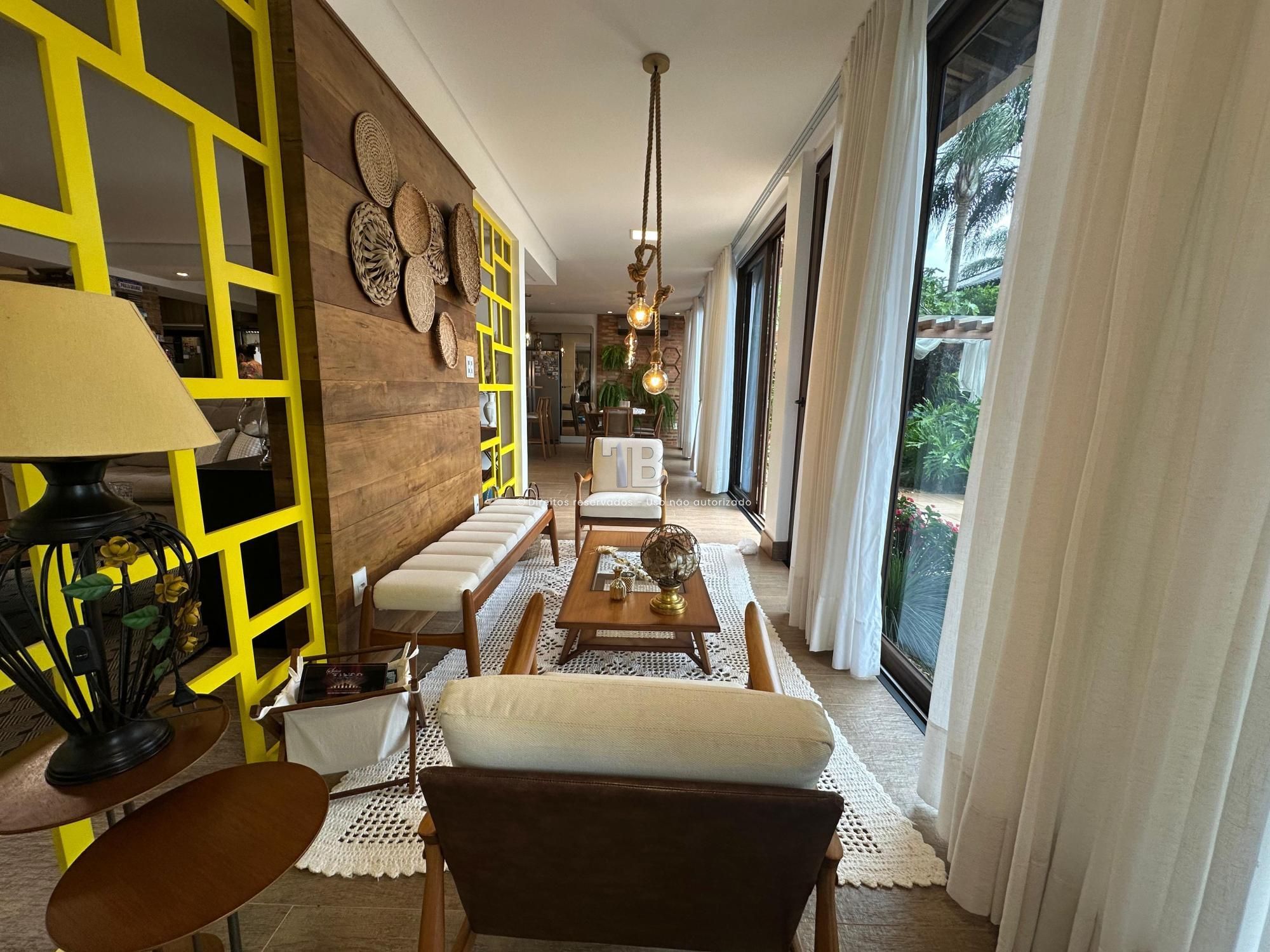 Casa em Condomínio Fechado